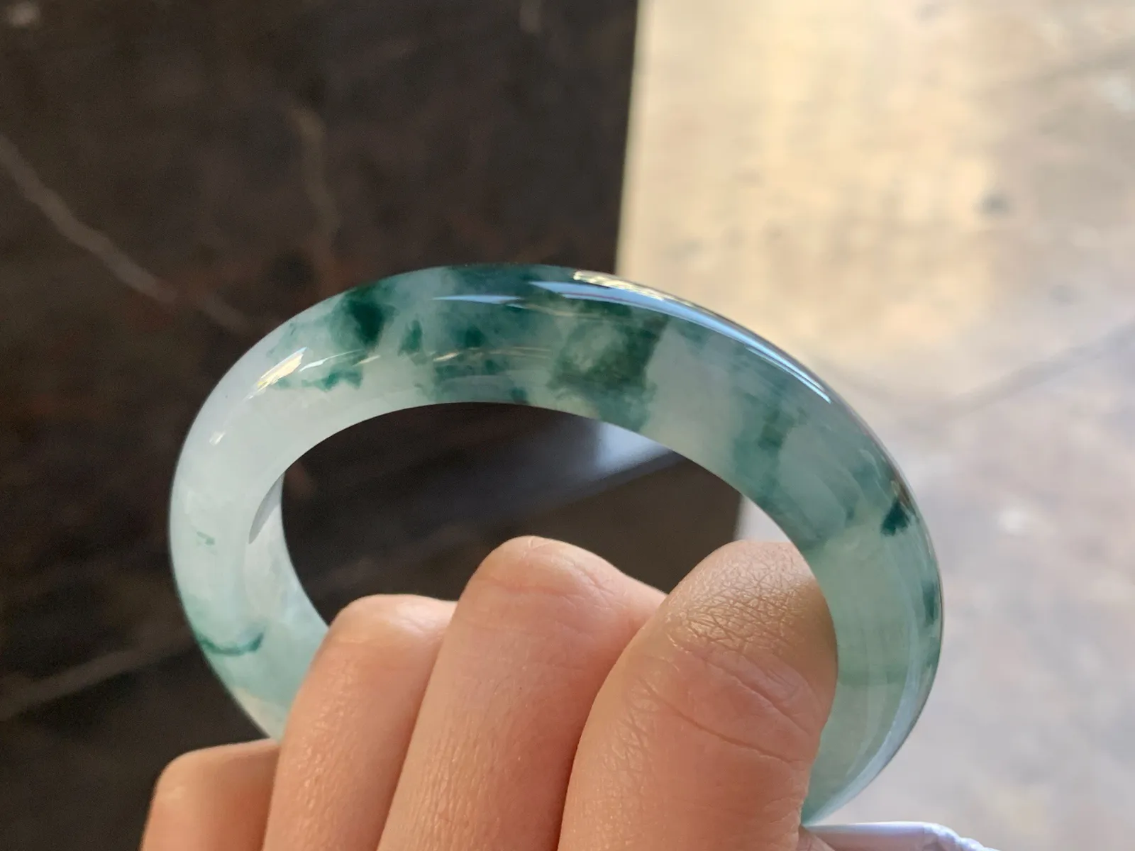 55-12-8.9

蓝花手镯^_^飘花哦浓郁 鲜艳 玉质温润