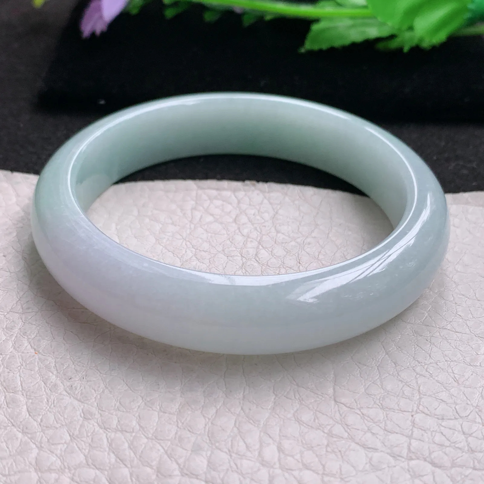 js实拍59*13.5*8.6平安镯 缅甸翡翠a货精美浅绿水润宽边玉手镯 玉手环