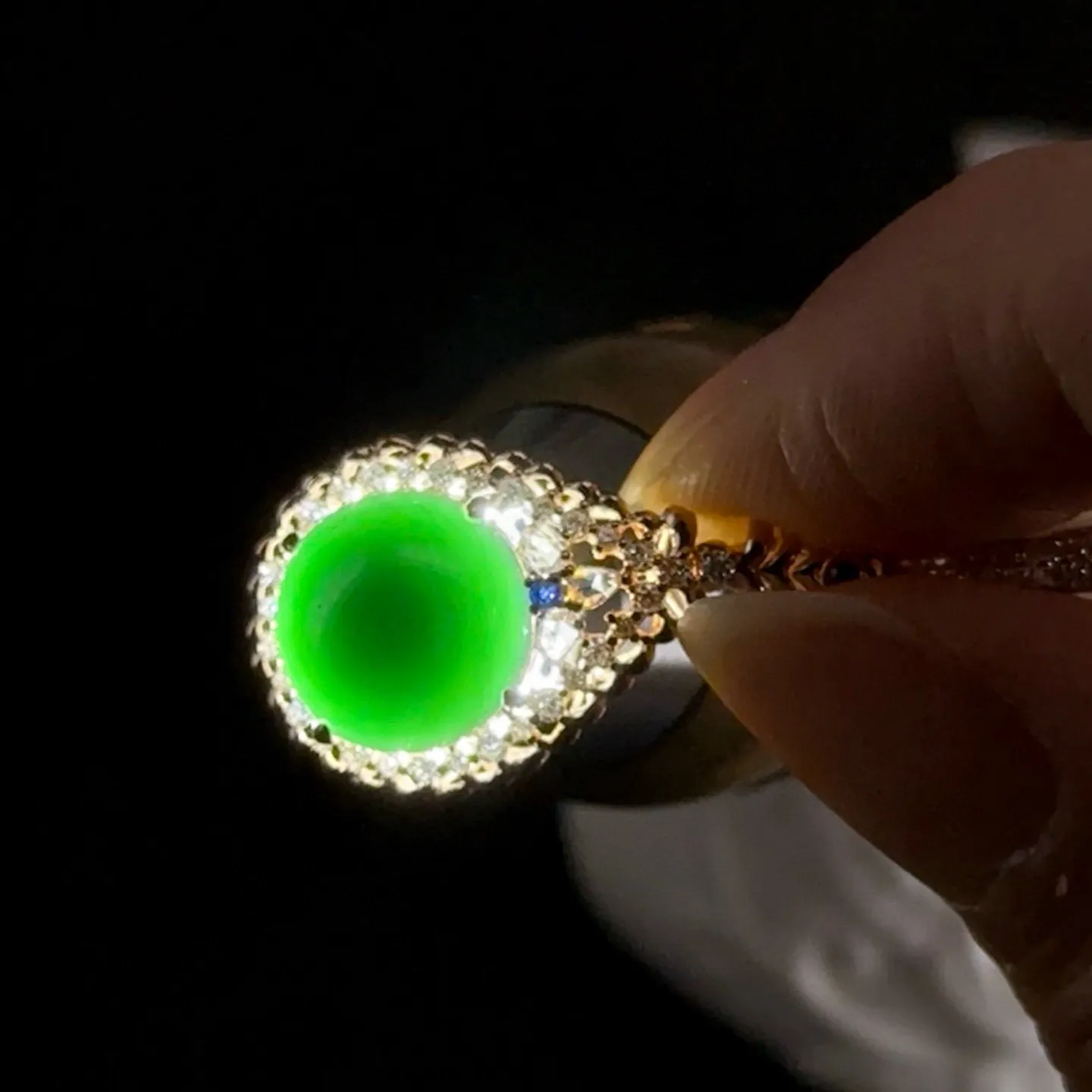 18k墨翠豪镶耳坠 种好色正 黑度极好 打灯通透 油性十足 尺寸10.6