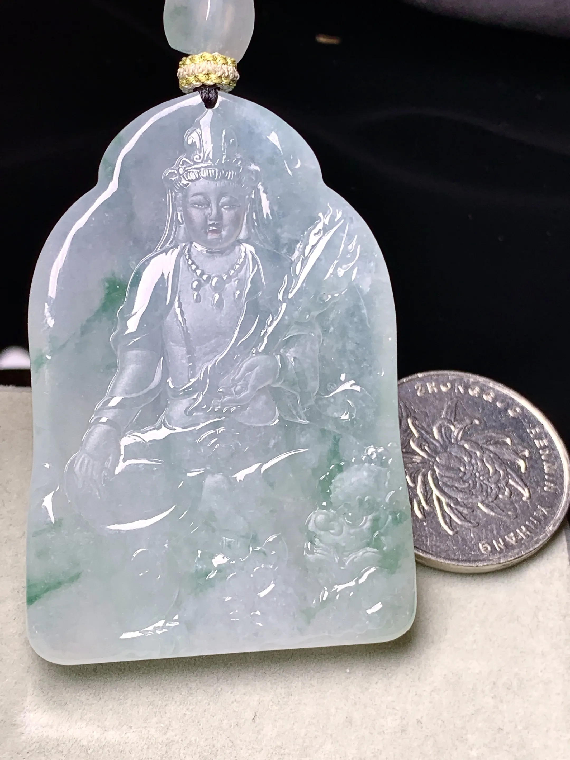 飘绿文殊观音菩萨吊坠 玉质细腻 色泽清新艳丽 整体尺寸58.2*41*6.7
