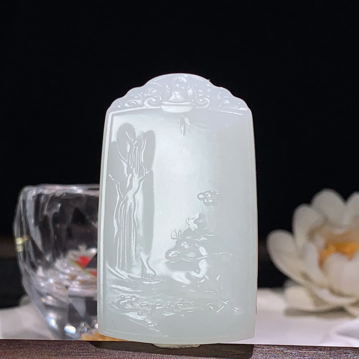 和田玉白玉马到成功牌子挂件 尺寸53/31/8重31克 无裂无杂 玉质细腻油润 底色纯净 脂粉好，品