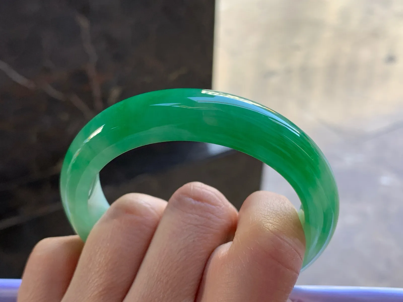 56.5-12.6-9.1

浓绿色手镯^_^颜色鲜艳