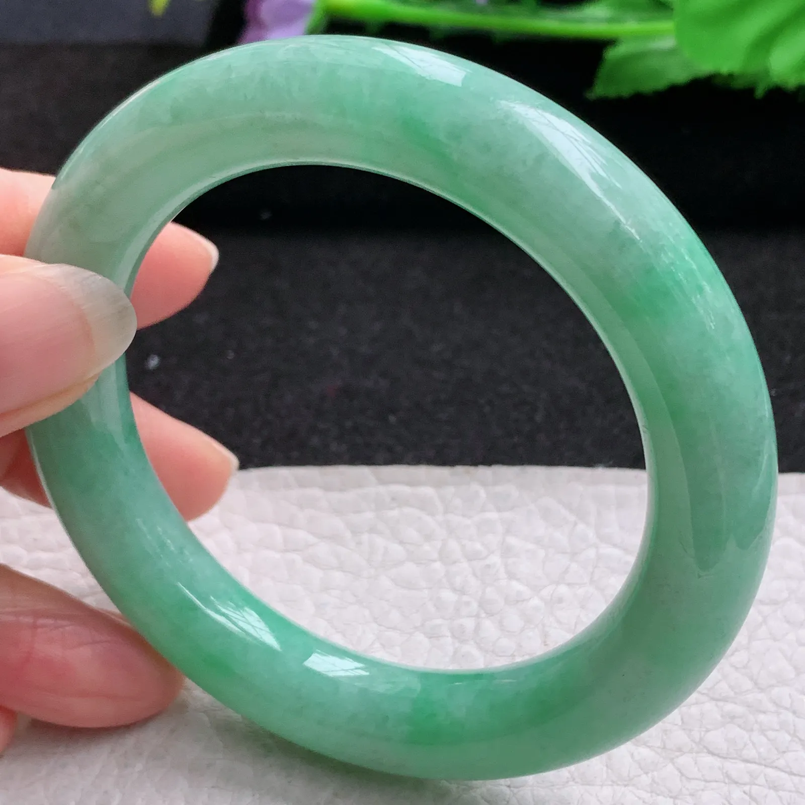 yh自然光55*11.3美人镯 缅甸翡翠a货玉手镯黄加绿圆条玉手环