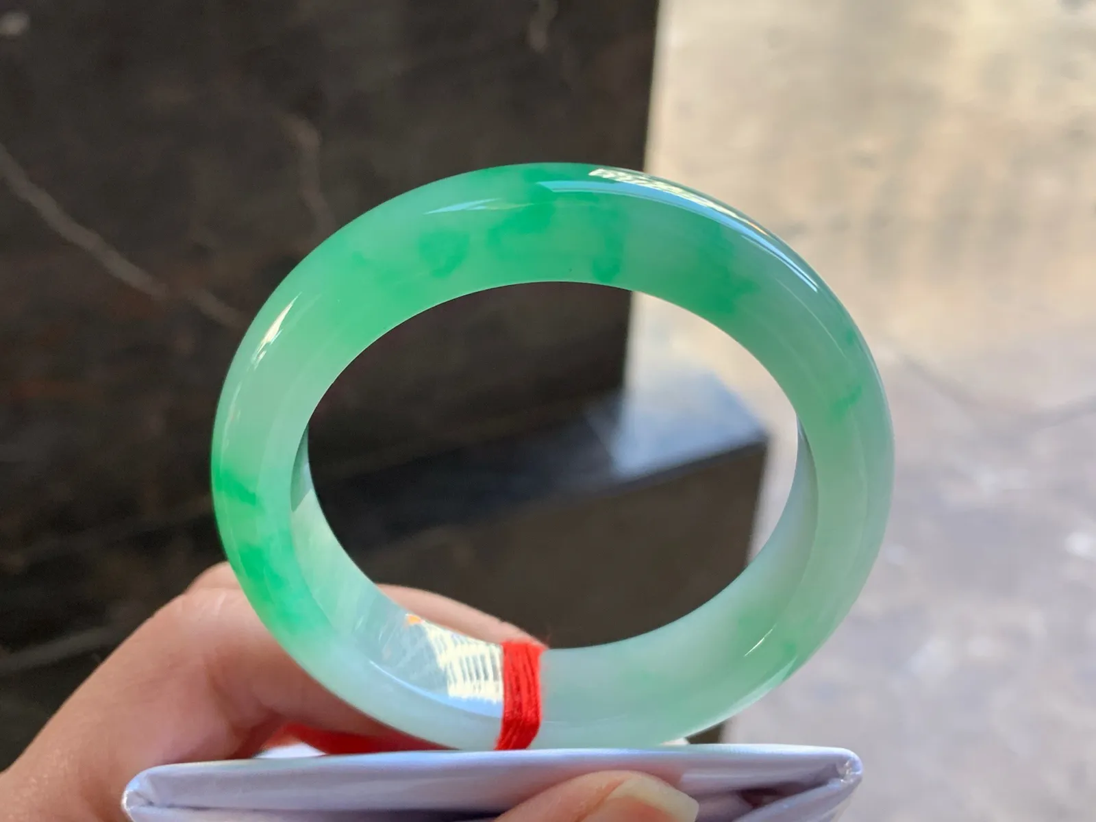 52-12.8-8.7

晴绿手镯^_^清新冰透