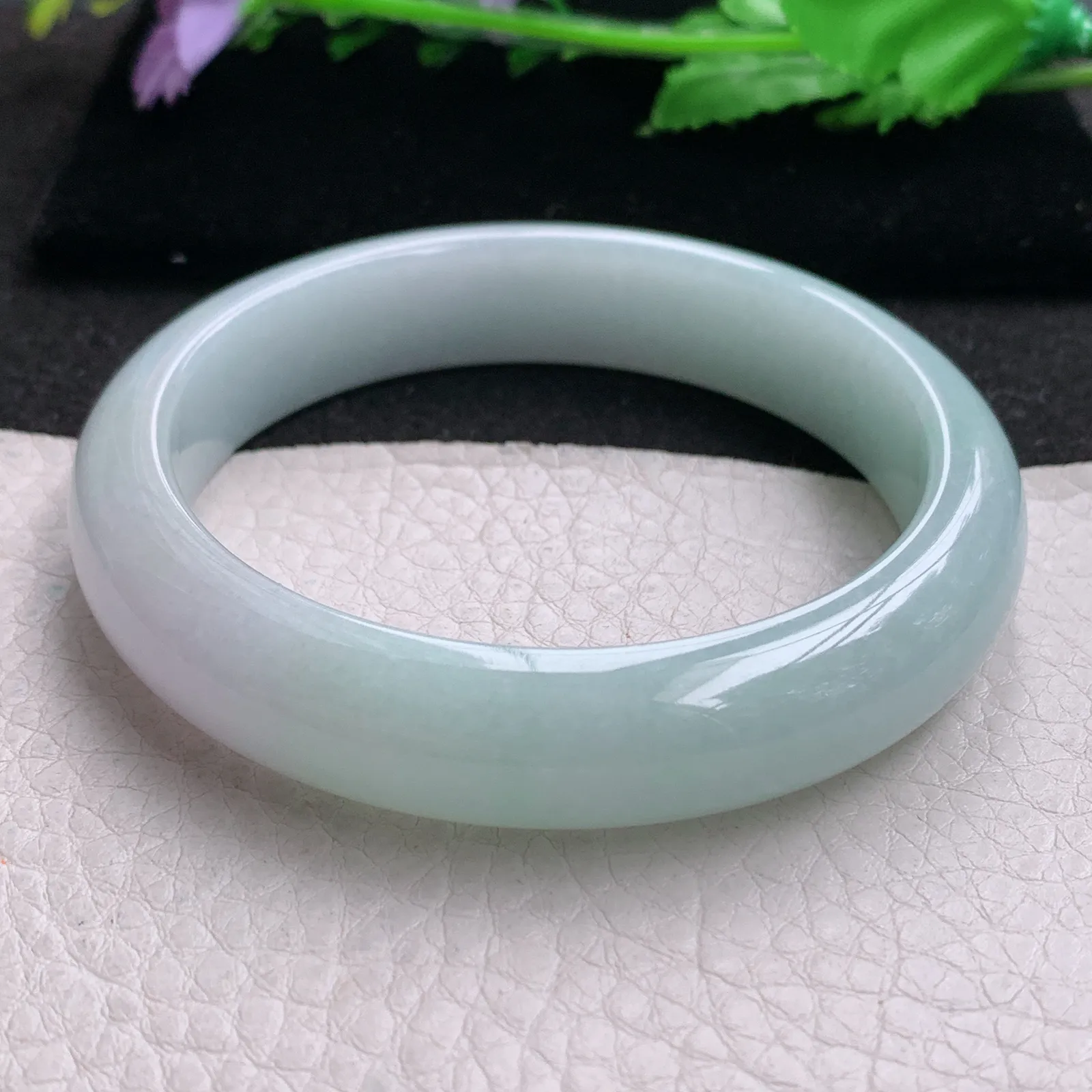 js实拍59*13.5*8.6平安镯 缅甸翡翠a货精美浅绿水润宽边玉手镯 玉手环