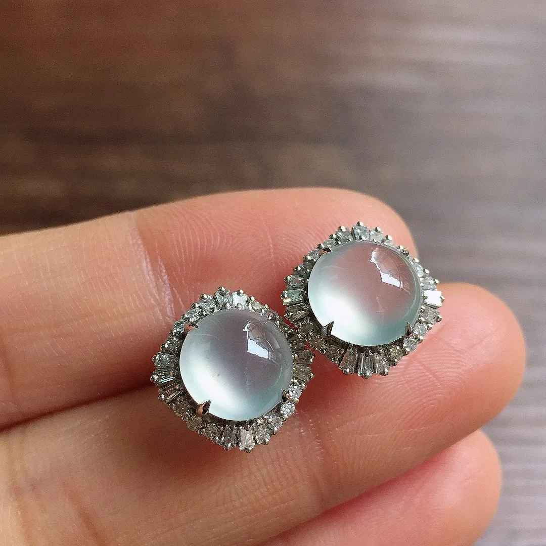 冰种蛋面耳钉，18k金镶嵌，款式新颖，冰润细腻，种水足，Bb 尺寸13.3*8.5*8.5