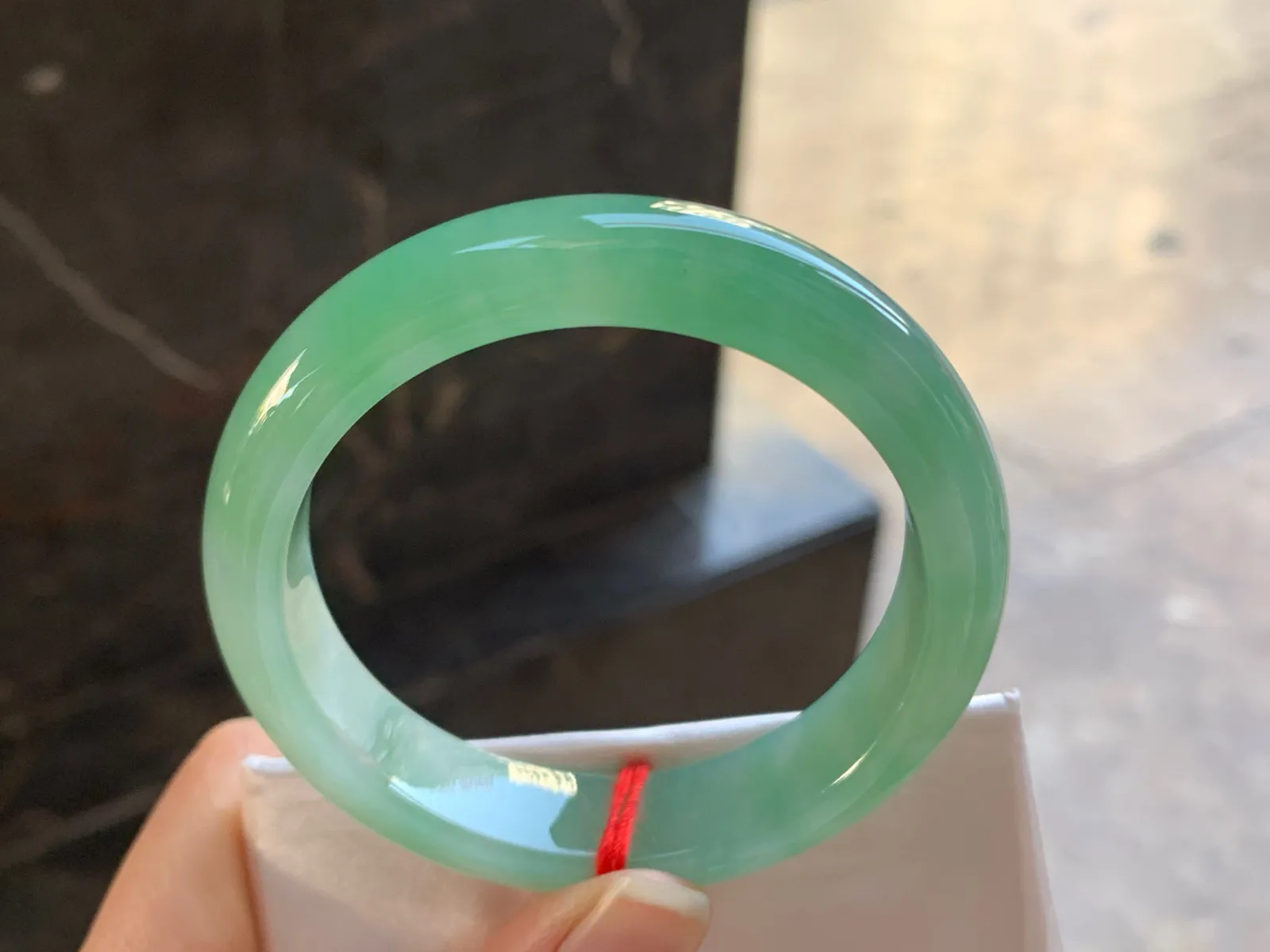 52-12.6-8

晴绿手镯^_^玉质温润 细腻