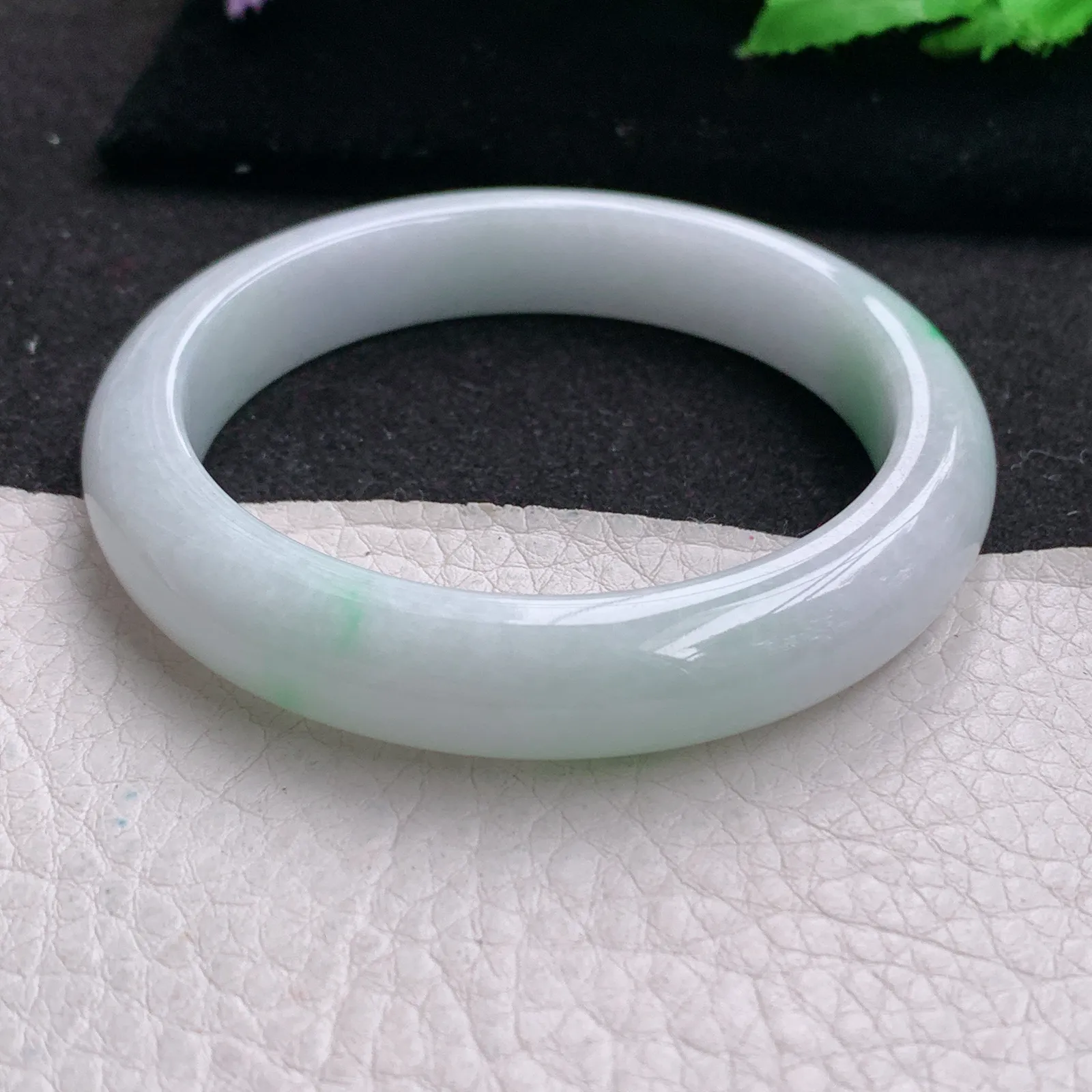 yh自然光55.5*11.3*8.5平安镯 缅甸翡翠a货玉手镯白底青玉手环