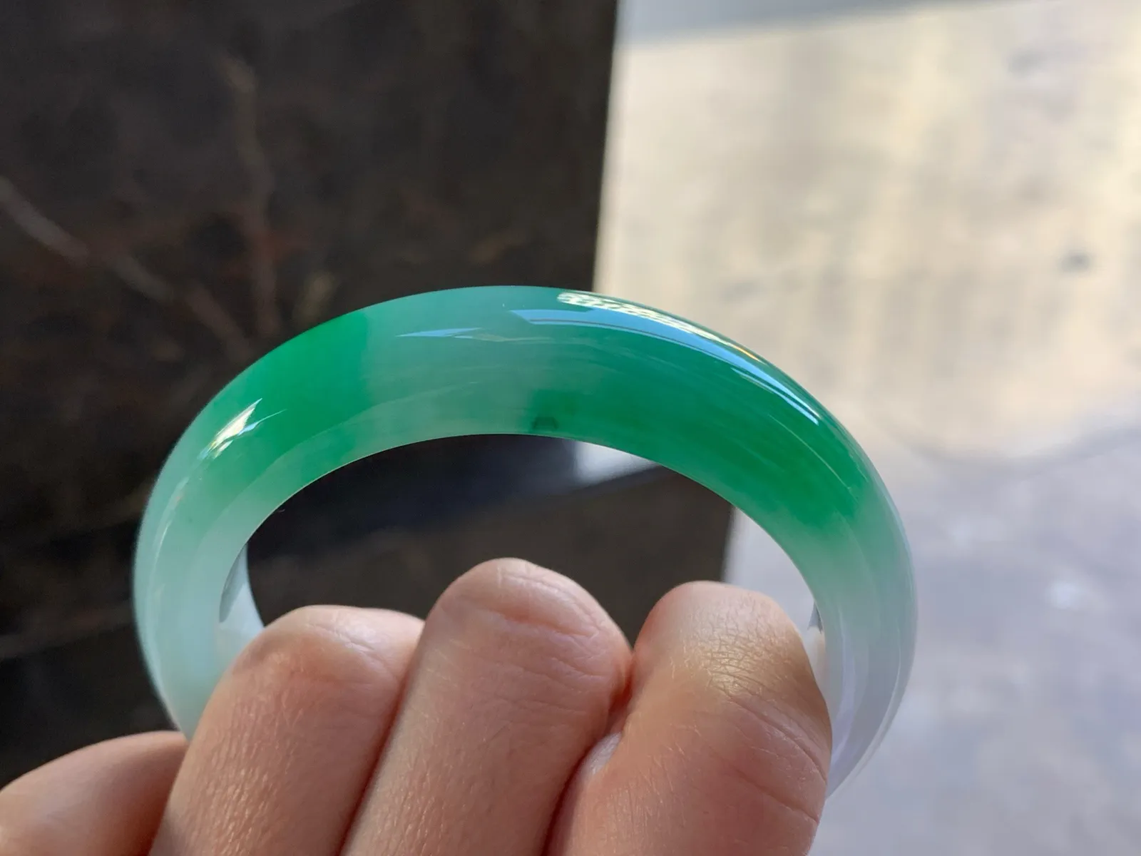 53.5-13-8.7

浓绿色手镯^_^底妆干净 鲜艳