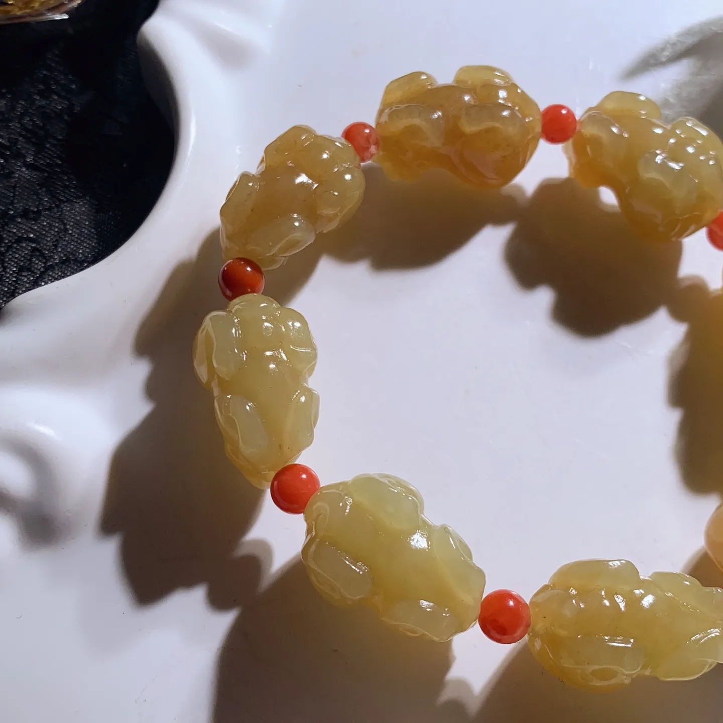 新疆和田玉且末糖招财进宝貔貅手串 单颗尺寸20/14/14重45克 无裂无杂 玉质细腻油润 底色纯净 脂粉好，品质好。lt260124