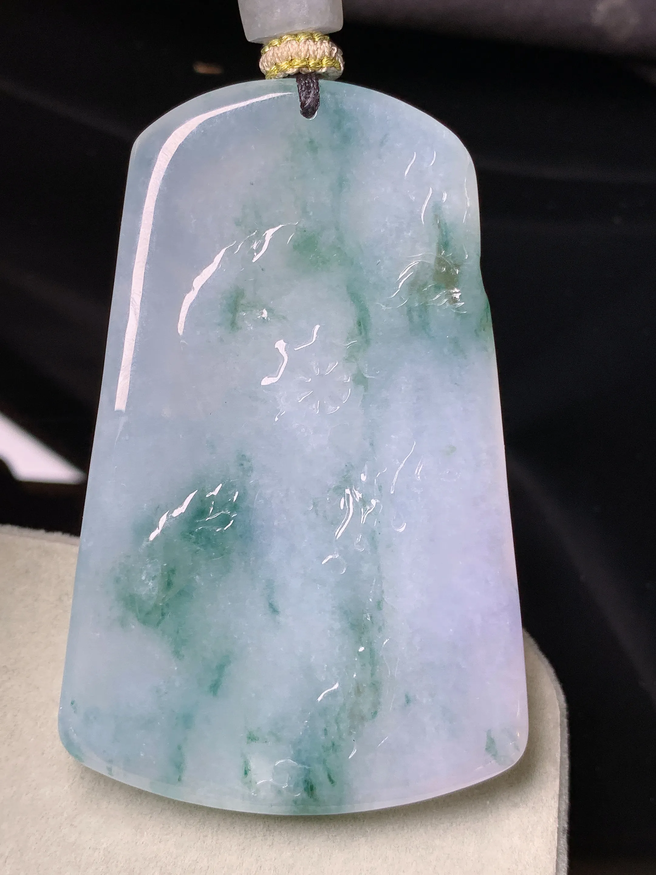 飘绿普贤观音菩萨吊坠 玉质细腻 色泽清新艳丽 整体尺寸63.8*40.5*6.5