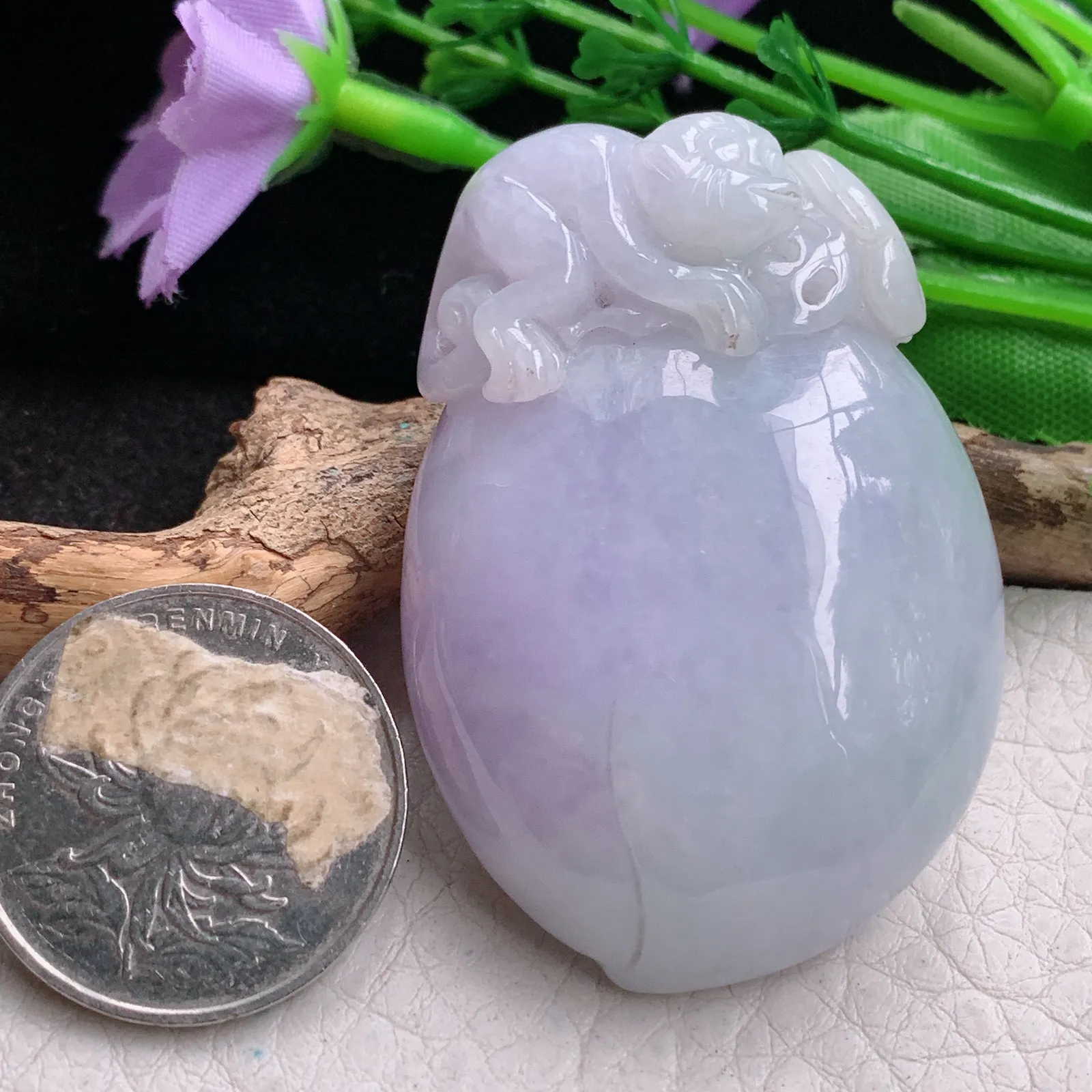 zen实拍51.8*35.8*14.8缅甸翡翠精美春带彩灵猴抱寿桃 福瓜玉项坠 玉挂件