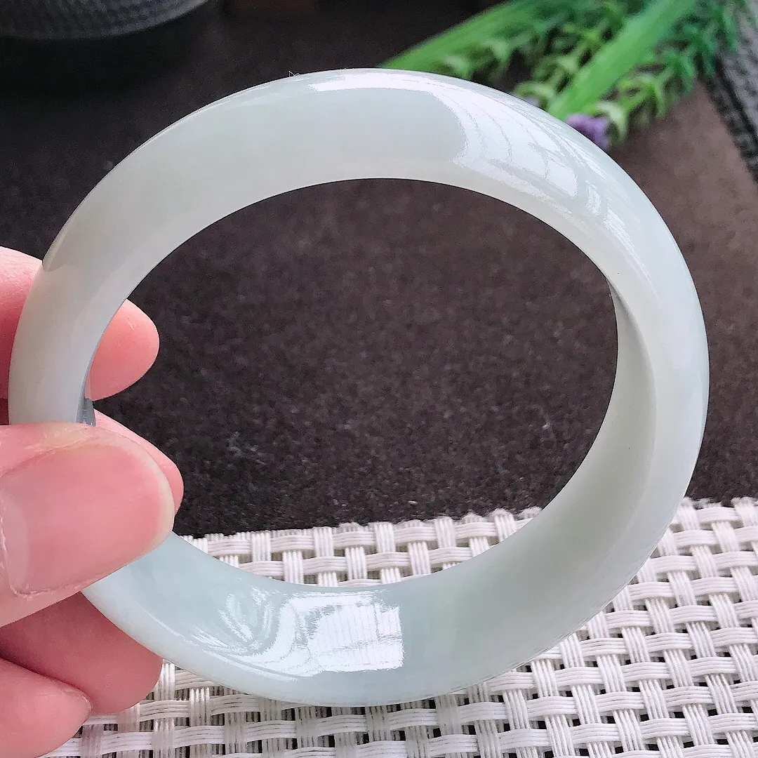 实拍A货翡翠59/18.8/8轮胎镯老坑秀气温润手镯宽边玉镯子