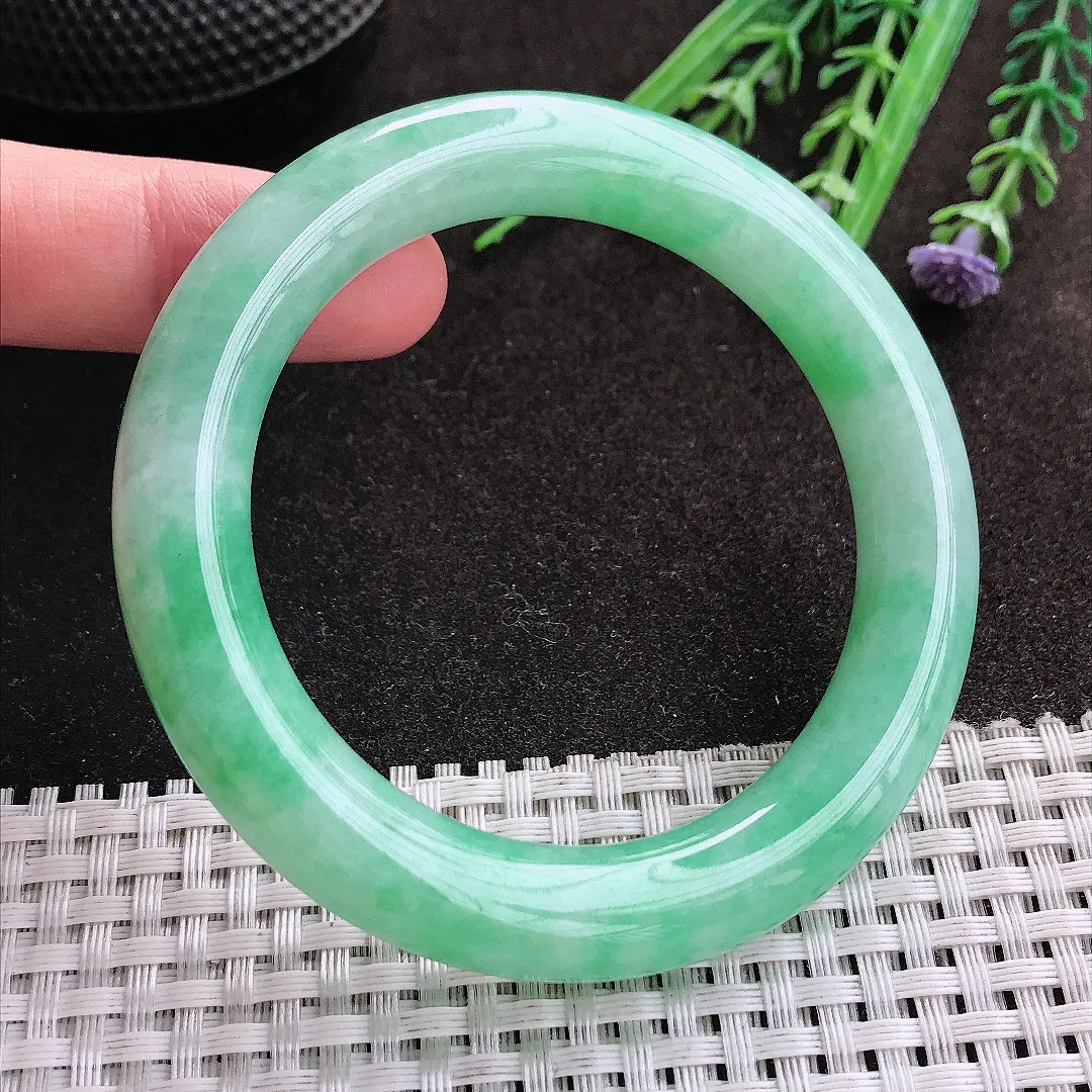 实拍A货翡翠55/10.7老坑冰润满绿苹果绿圆条手镯翡翠玉镯子