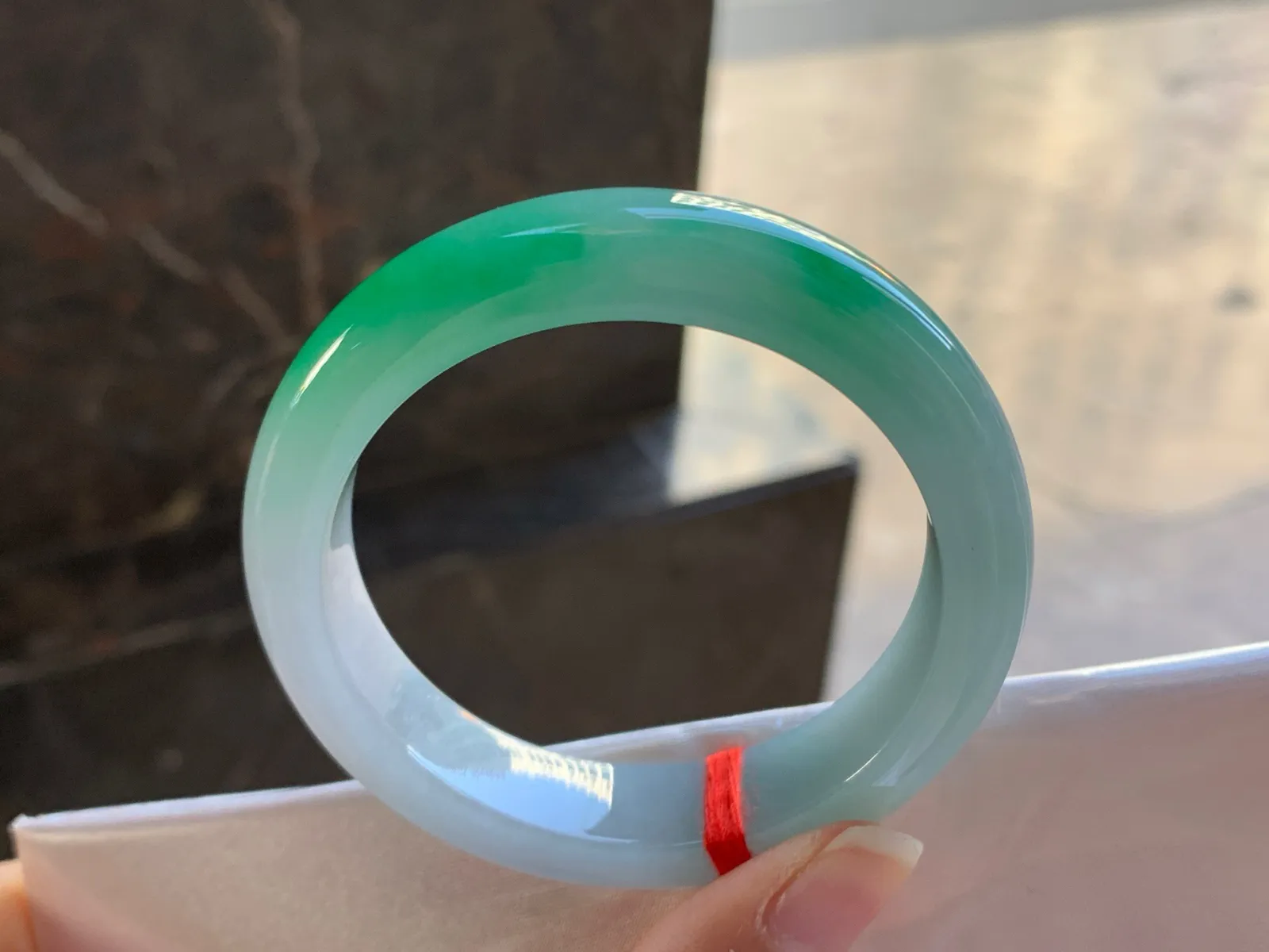 53.5-13-8.7

浓绿色手镯^_^底妆干净 鲜艳