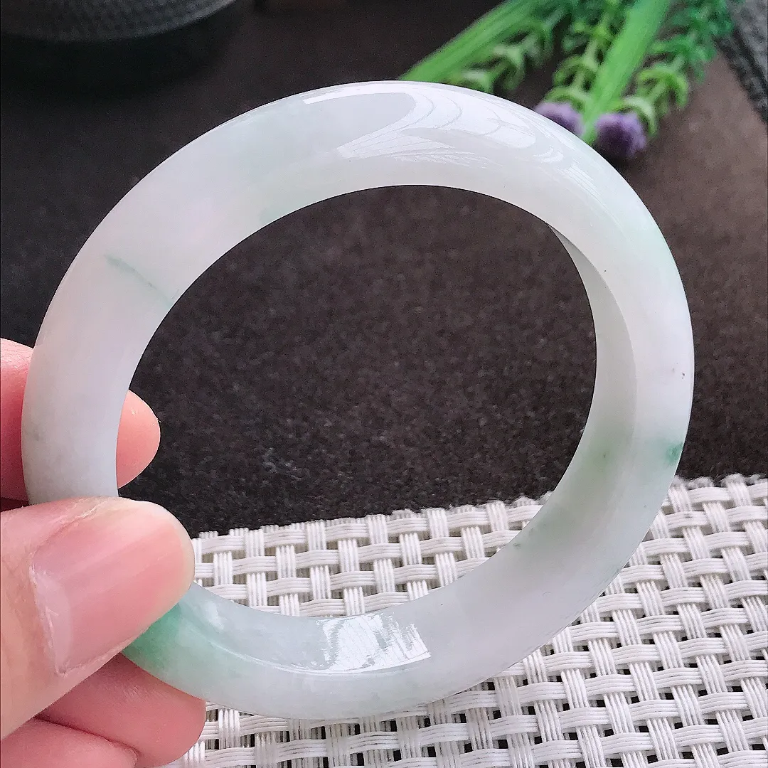 实拍A货翡翠56.5/12.5/9老坑精美冰润飘花手镯宽边玉镯子