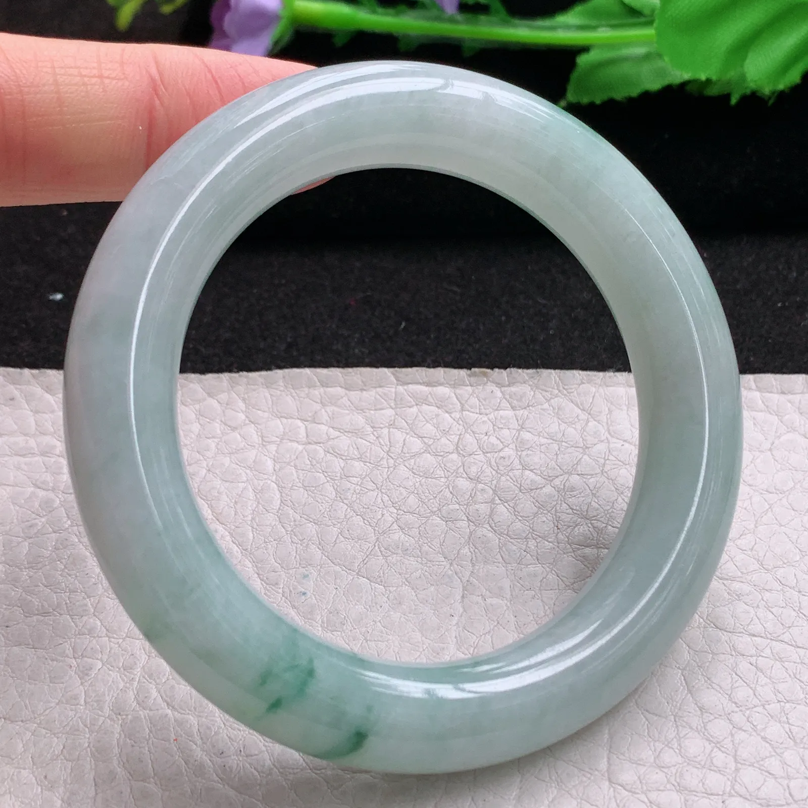 js小圈口52*11.2美人镯 缅甸翡翠a货精美飘花圆条玉手镯 玉手环