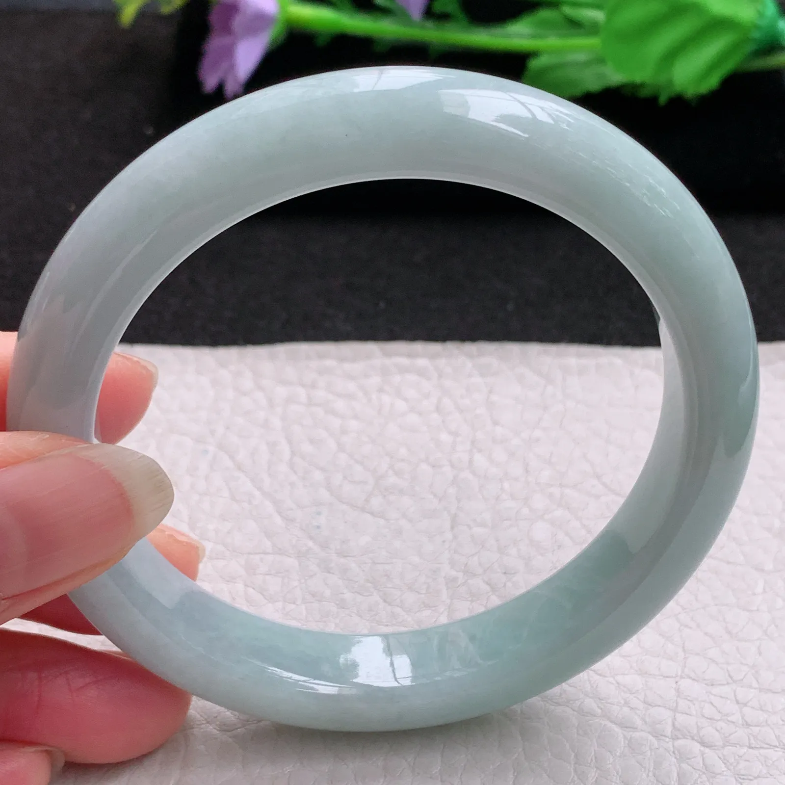 js大圈口62*12.3*9.3平安镯 缅甸翡翠a货精美浅绿宽边玉手镯 玉手环