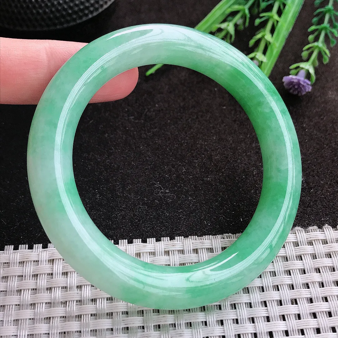 实拍A货翡翠55/10.7老坑冰润满绿苹果绿圆条手镯翡翠玉镯子