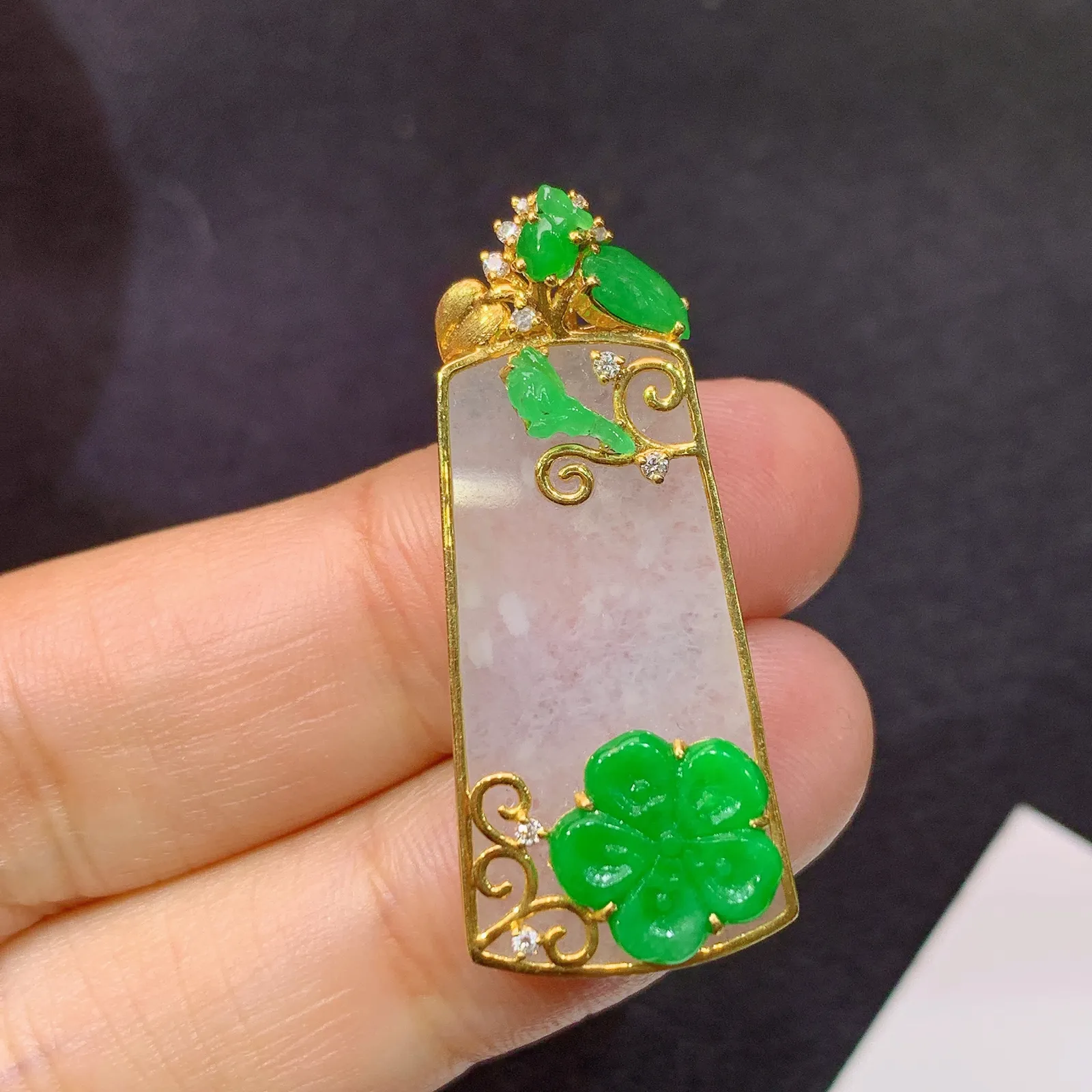 冰种无事牌吊坠，18k金镶嵌，冰润细腻，种水足，Hl 尺寸34.7*14.5*4.1