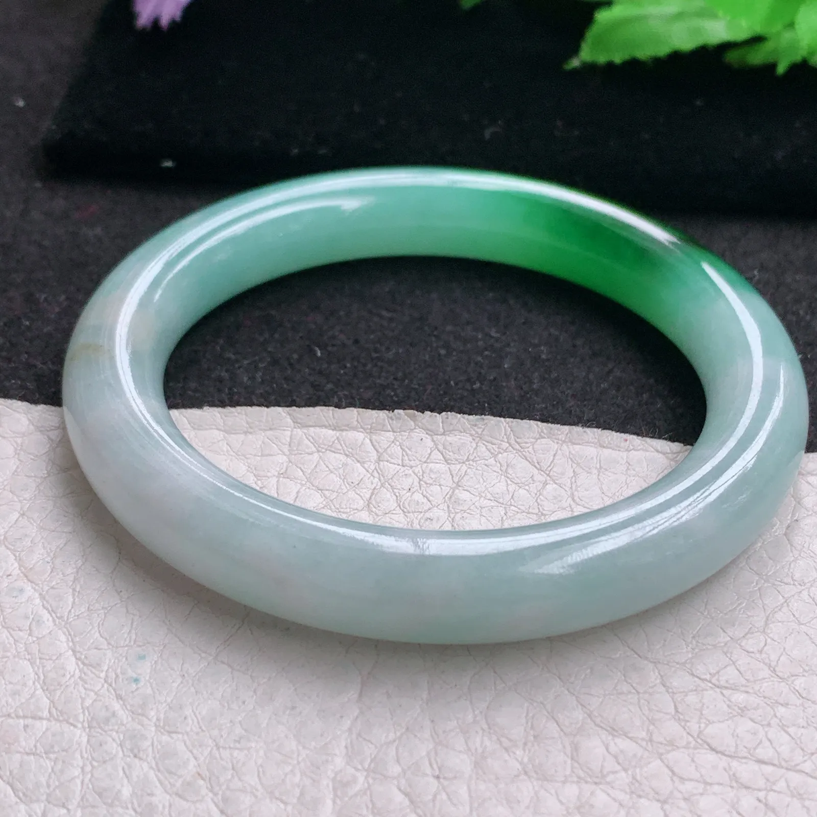 yh小圈口52.6*9.3*9.5美人镯 缅甸翡翠a货精美辣绿圆条玉手镯 叮当镯