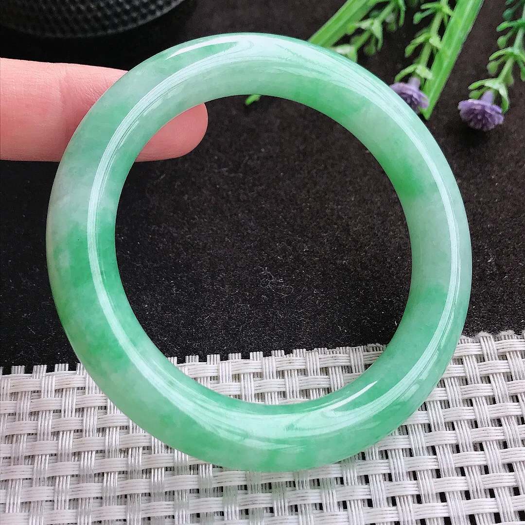 实拍A货翡翠55/10.7老坑冰润满绿苹果绿圆条手镯翡翠玉镯子