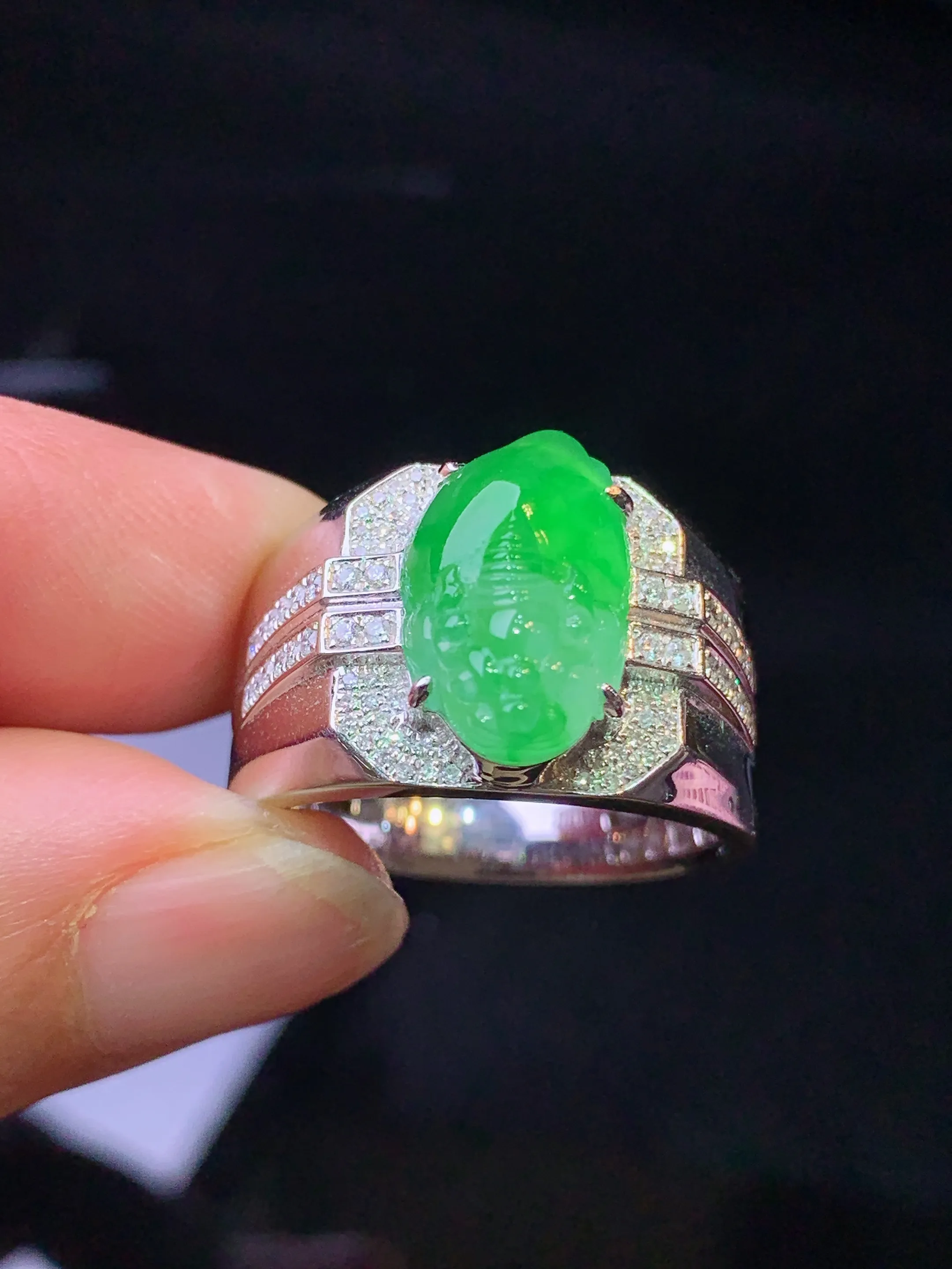 18金钻镶嵌翠绿貔貅戒指 玉质细腻 色泽清新艳丽 圈口20.5 裸石尺寸14.3*8.6*5.6