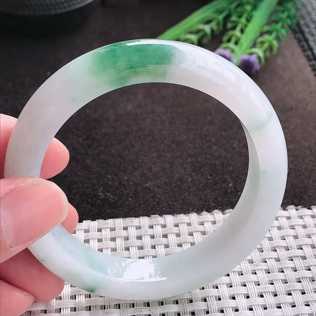 实拍A货翡翠56.5/12.5/9老坑精美冰润飘花手镯宽边玉镯子