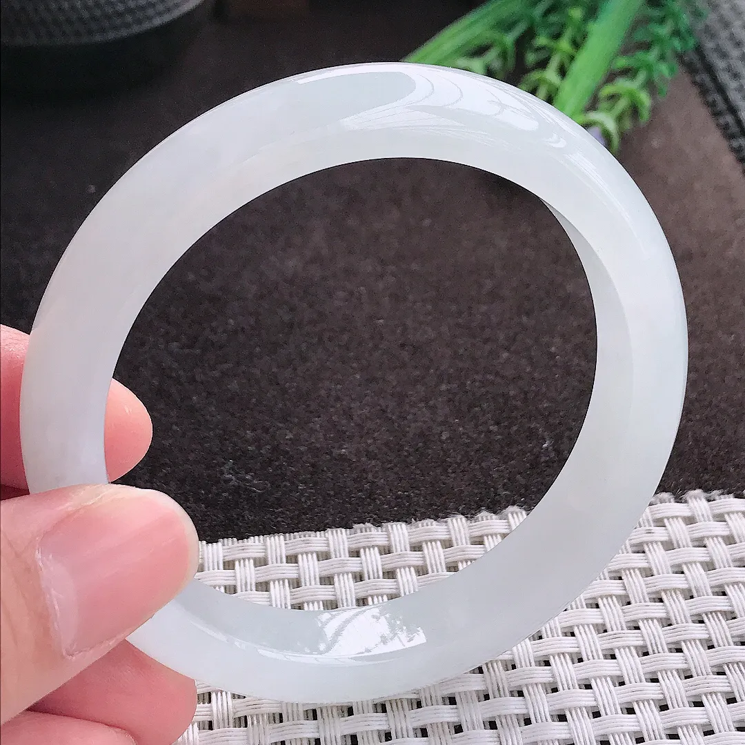 实拍A货翡翠58.8/12/8.6老坑冰透果冻胶月光白手镯宽边玉镯子