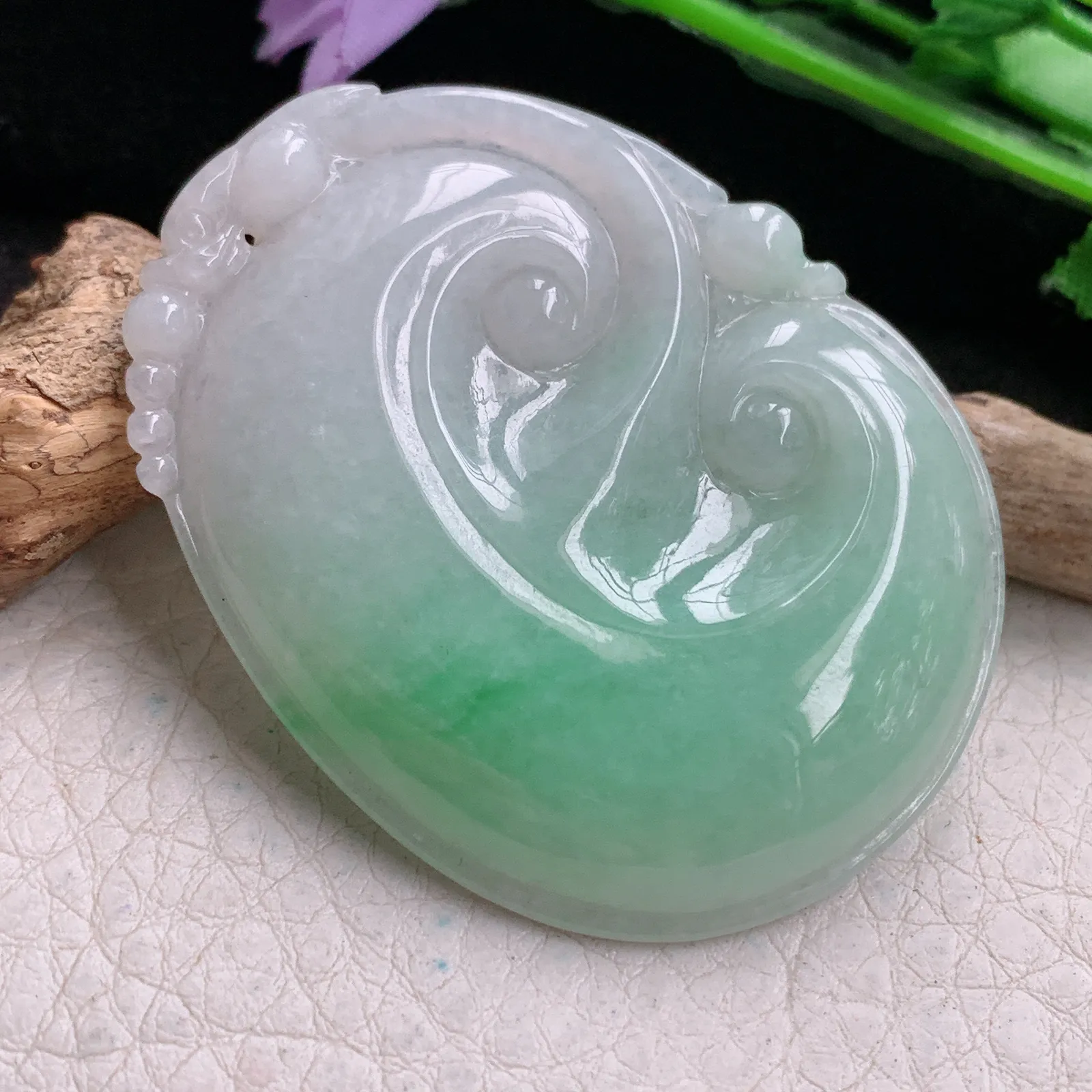 zen实拍53*41*5.6缅甸翡翠精美飘绿大如意 玉如意玉项坠 玉挂件