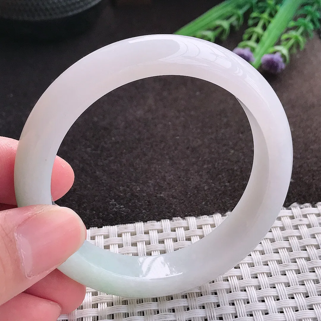 实拍A货翡翠55.5/12.8/8.3老坑冰润起胶浅绿色手镯宽边玉镯子