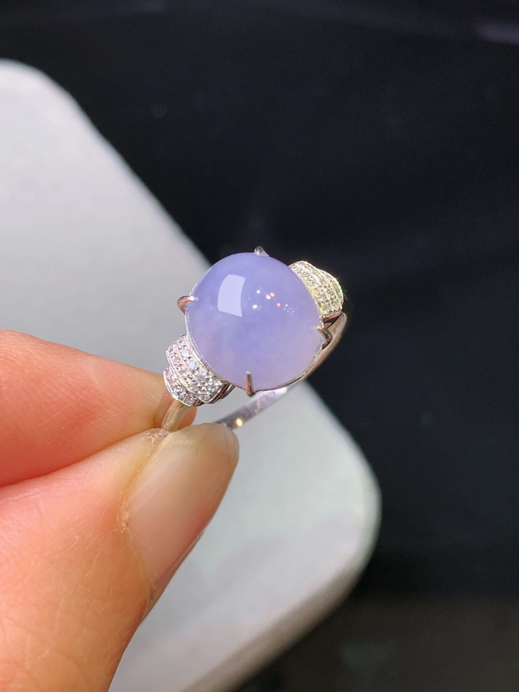 18金钻镶嵌紫罗兰蛋面戒指 玉质细腻 色泽清新艳丽 圈口14 裸石尺寸10.5*9*5