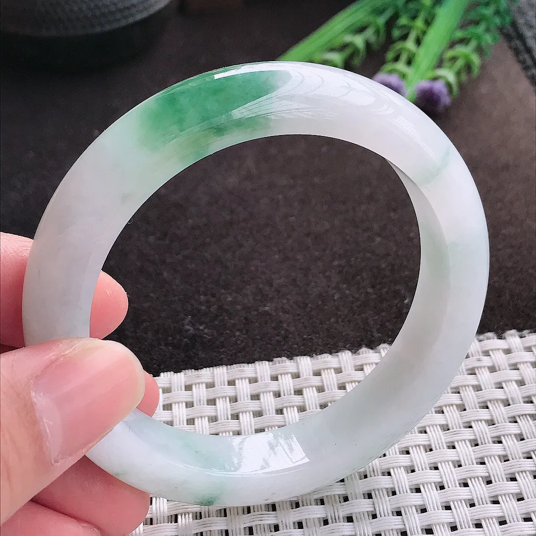 实拍A货翡翠56.5/12.5/9老坑精美冰润飘花手镯宽边玉镯子