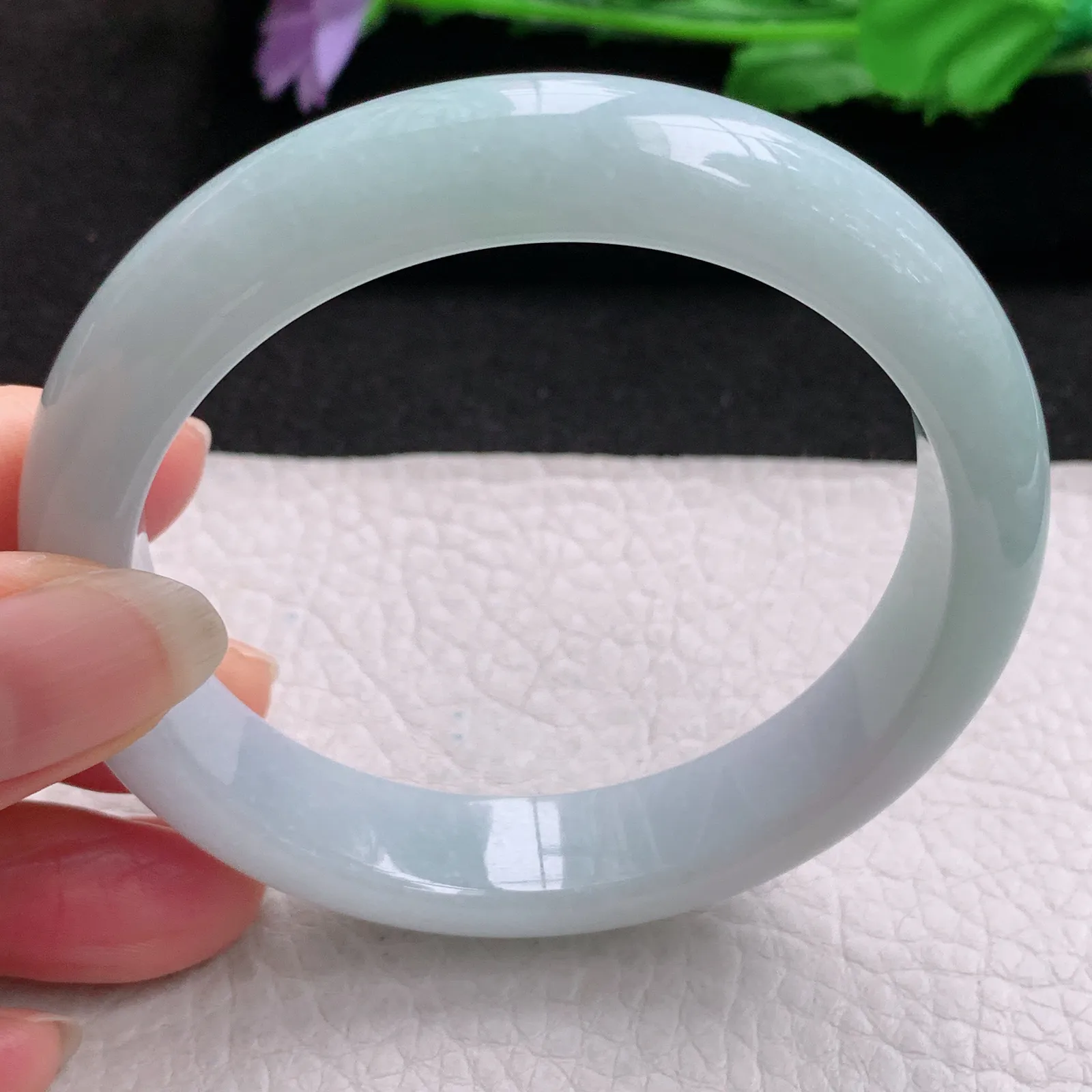 js实拍59*13.5*8.6平安镯 缅甸翡翠a货精美浅绿水润宽边玉手镯 玉手环