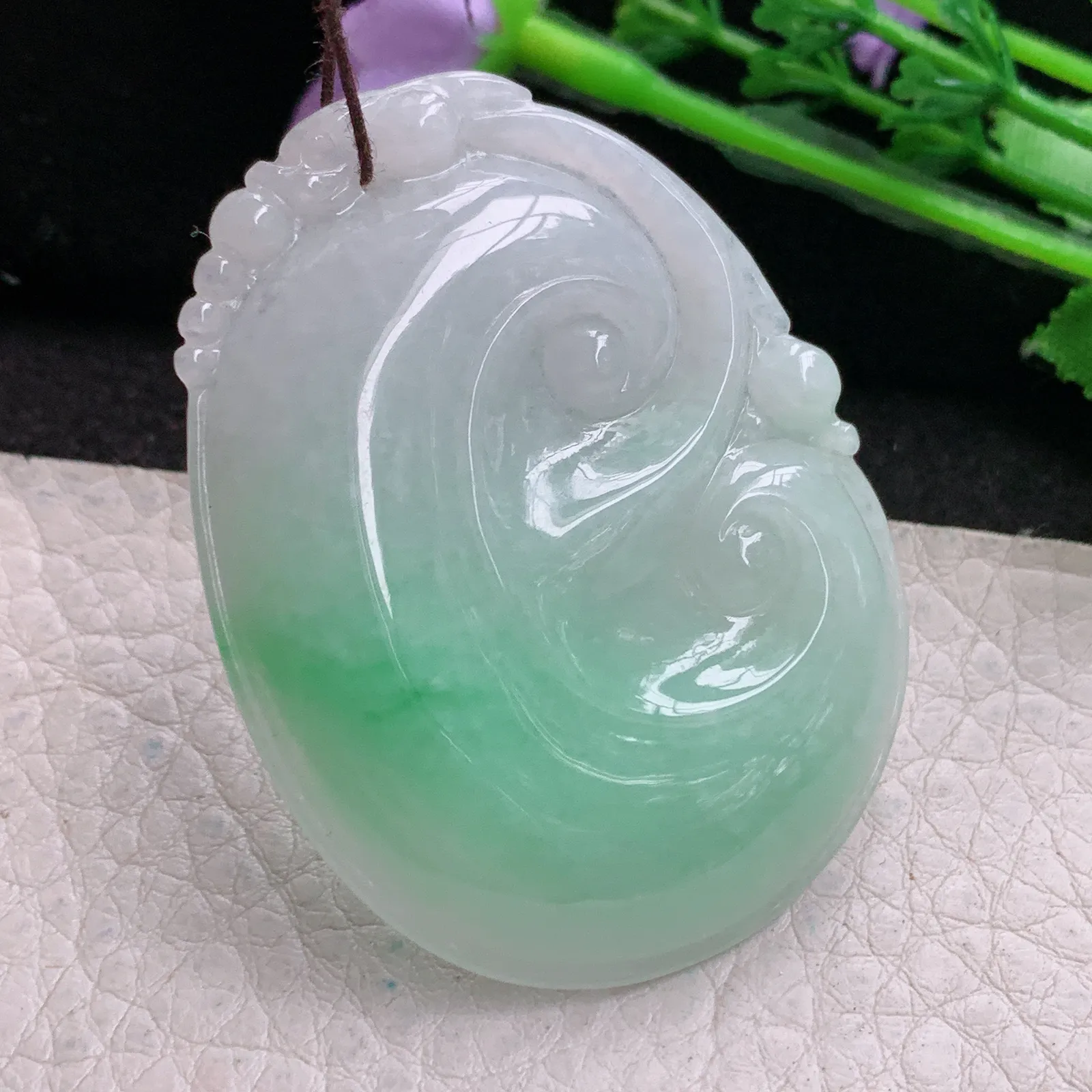 zen实拍53*41*5.6缅甸翡翠精美飘绿大如意 玉如意玉项坠 玉挂件