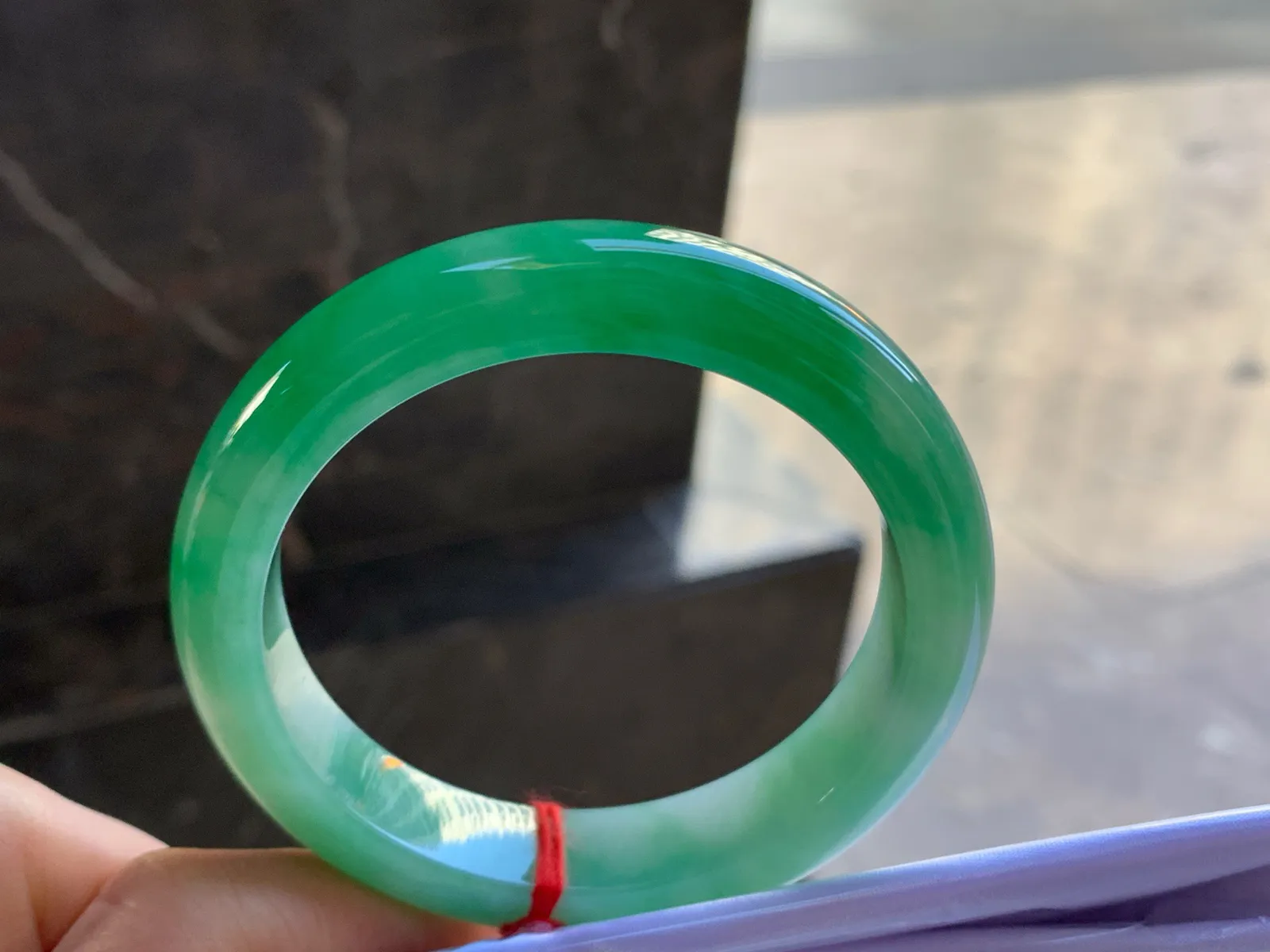 56.5-12.6-9.1

浓绿色手镯^_^颜色鲜艳