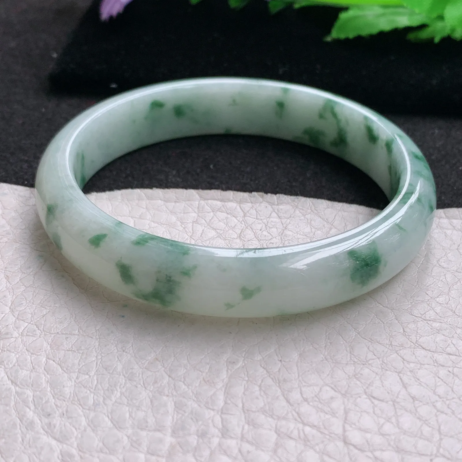 js实拍58*11.2*7平安镯 缅甸翡翠a货精美飘花宽边玉手镯 玉手环