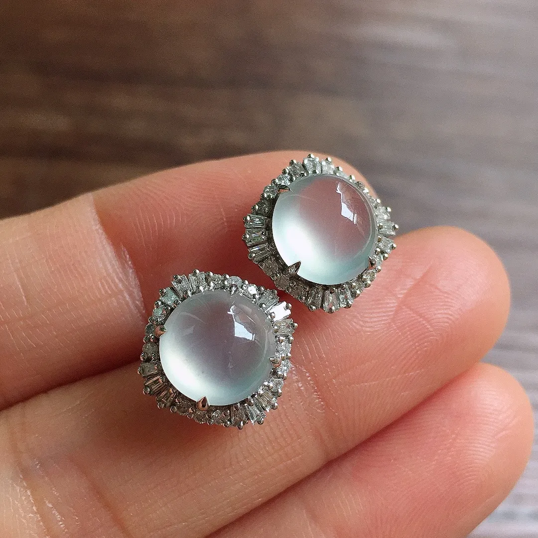 冰种蛋面耳钉，18k金镶嵌，款式新颖，冰润细腻，种水足，Bb 尺寸13.3*8.5*8.5