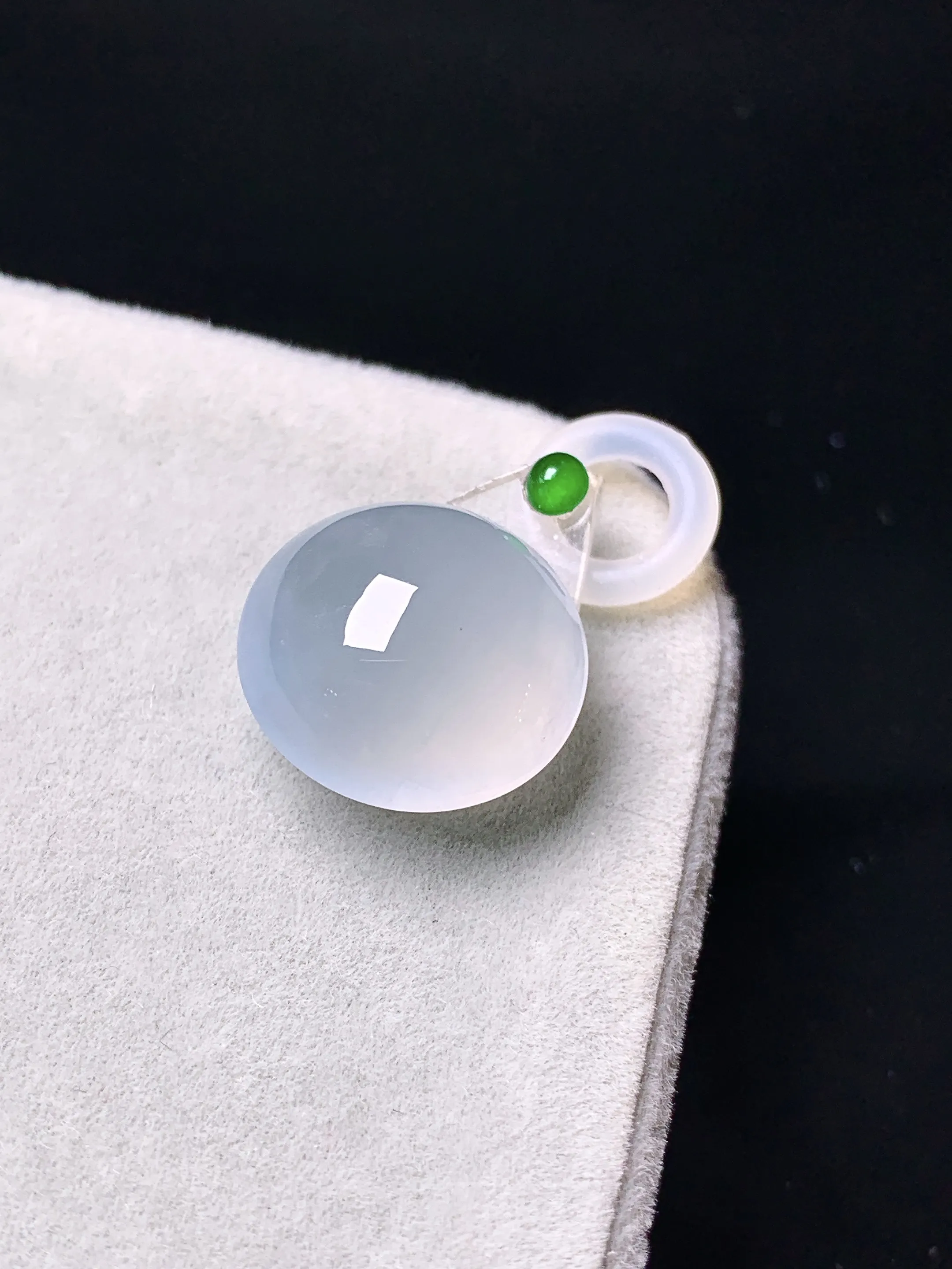 镶嵌款 冰种蛋面吊坠 玉质细腻 色泽清新艳丽 整体尺寸13.3*8.3