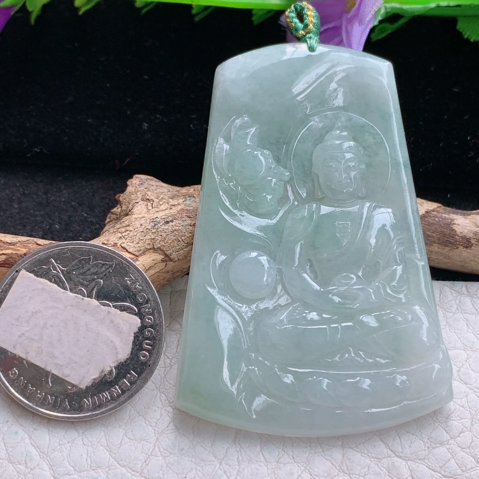 yn实拍58*39.5*4.6缅甸翡翠精雕浅绿大日如来 花开见佛玉吊坠 玉挂坠