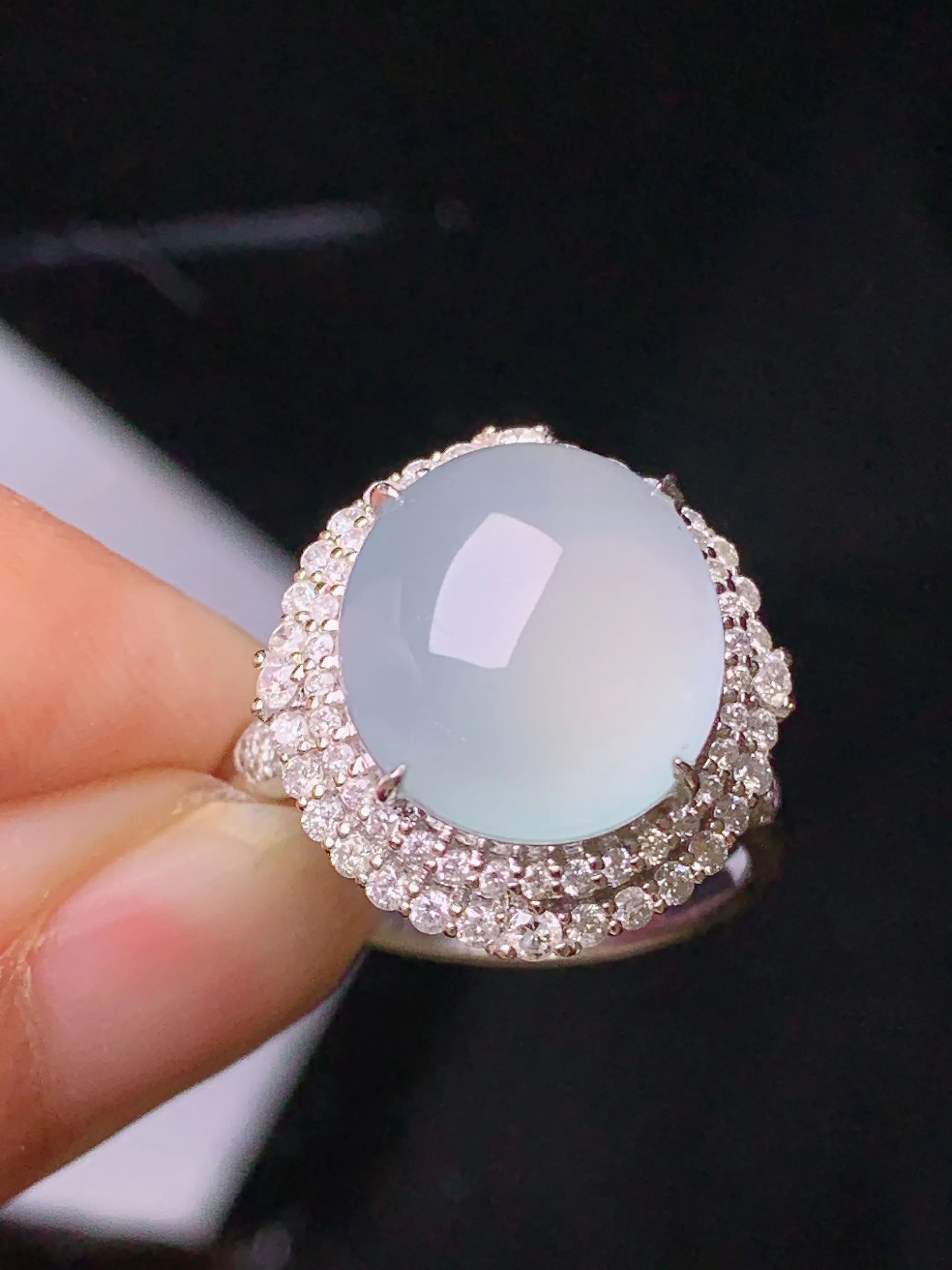 18金钻镶嵌冰种蛋面戒指吊坠两用款 玉质细腻 色泽清新艳丽 圈口14 整体尺寸23.6*16.7*1