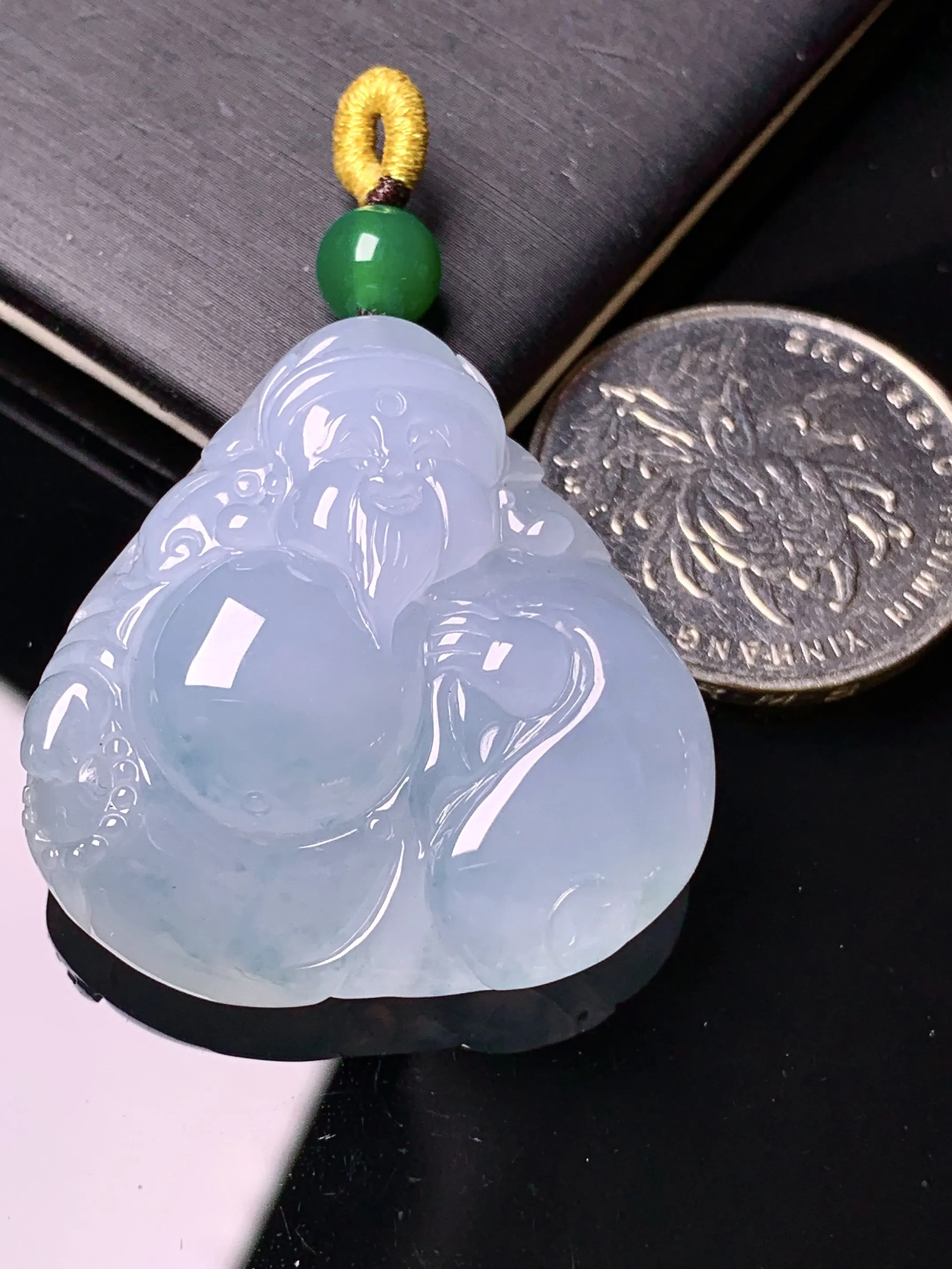 冰种财神爷吊坠 玉质细腻 色泽清新艳丽 整体尺寸34.2*32.5*10.2