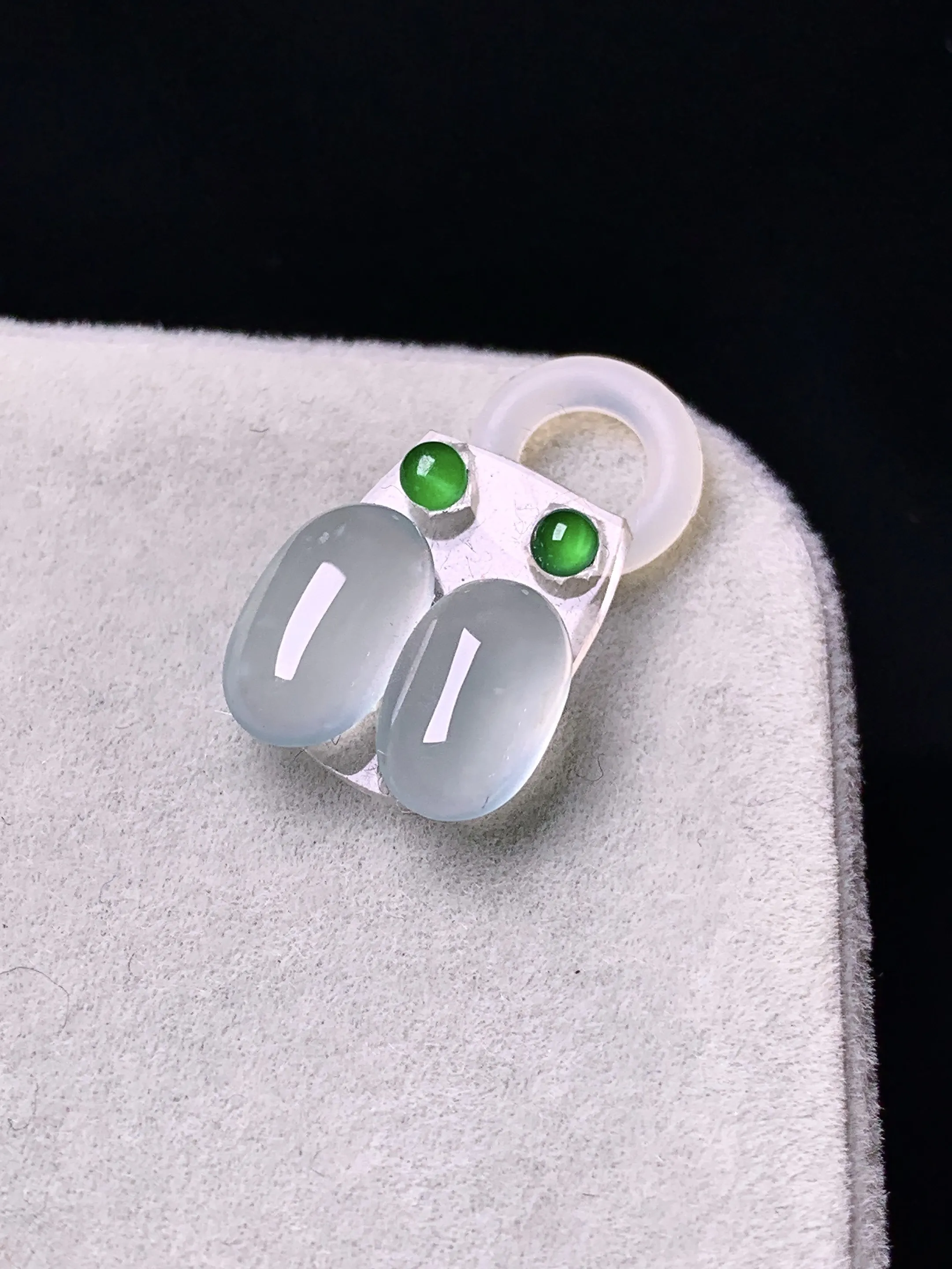 镶嵌款 冰种蛋面一对 玉质细腻 色泽清新艳丽 整体尺寸9.8*6*3.2