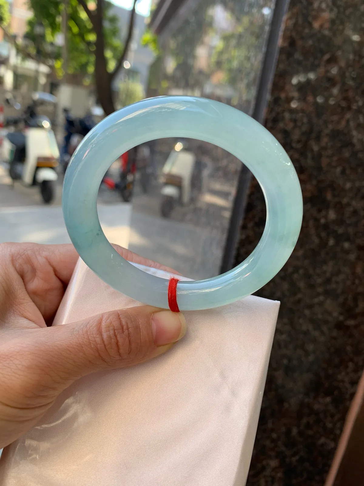 冰晴圆条，底色均匀，冰胶十足
尺寸 54.4-10.7-10.6