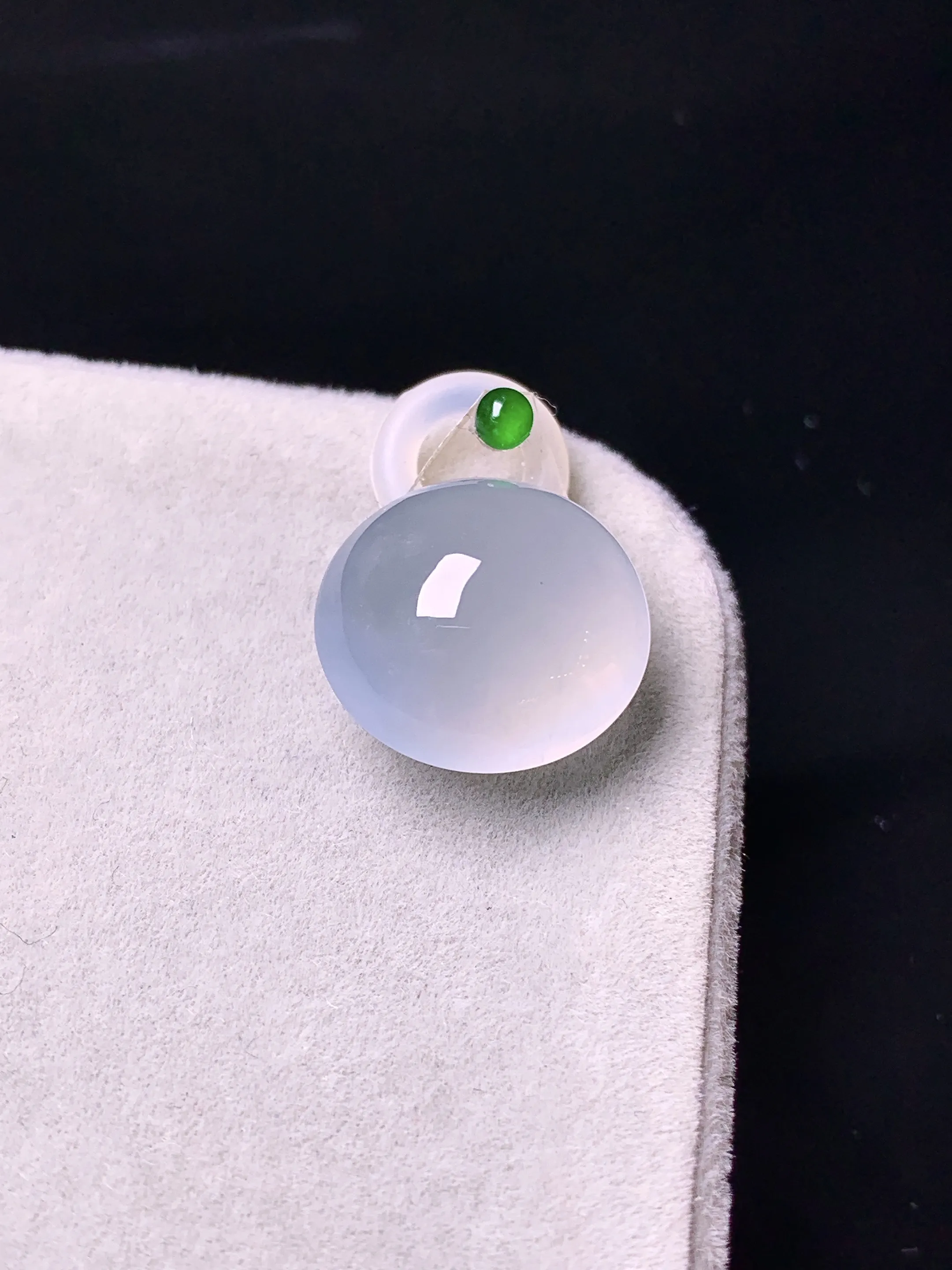 镶嵌款 冰种蛋面吊坠 玉质细腻 色泽清新艳丽 整体尺寸13.3*8.3