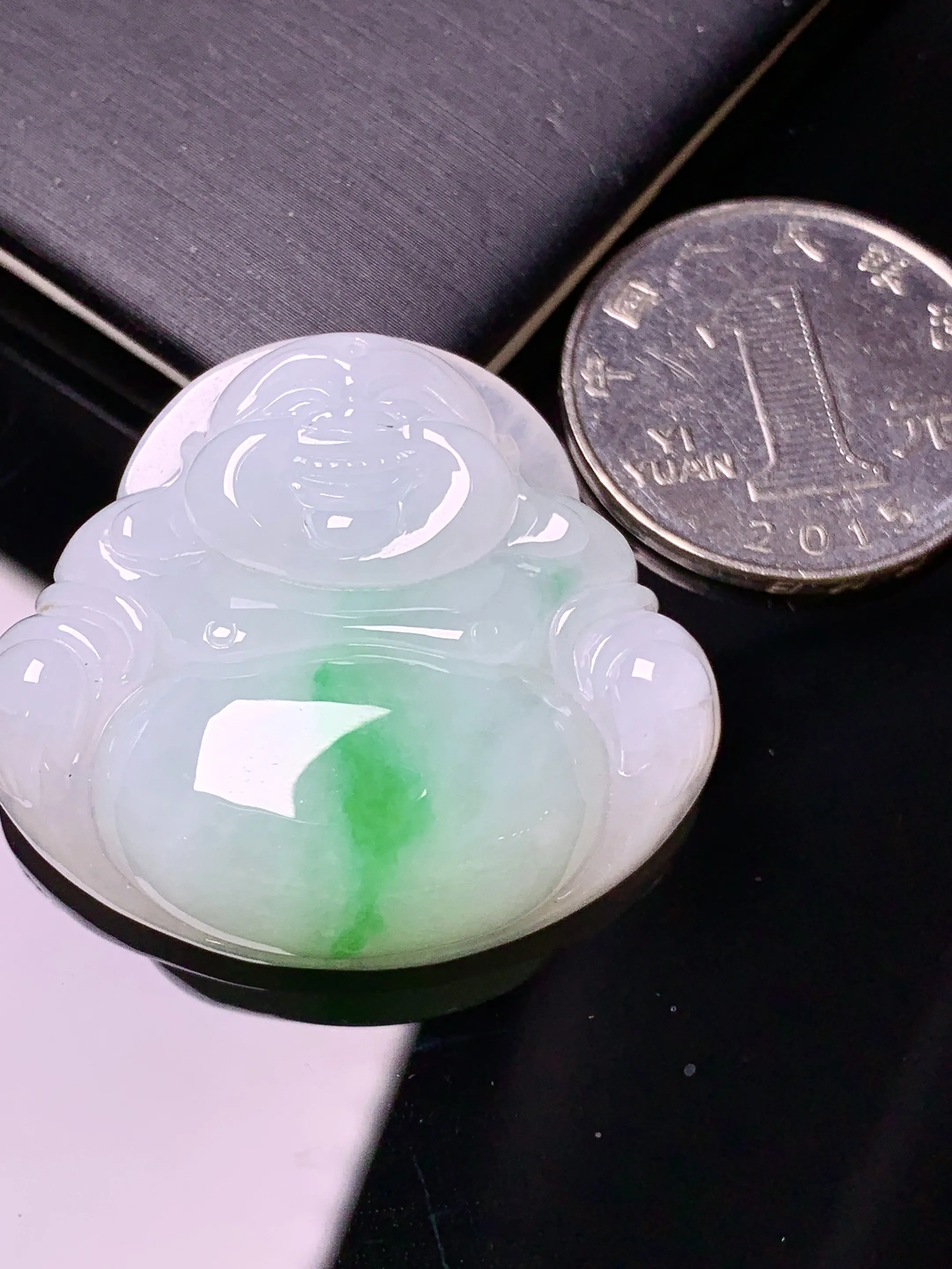 飘绿佛公吊坠 玉质细腻 色泽艳丽清新 整体尺寸32*36*9.6