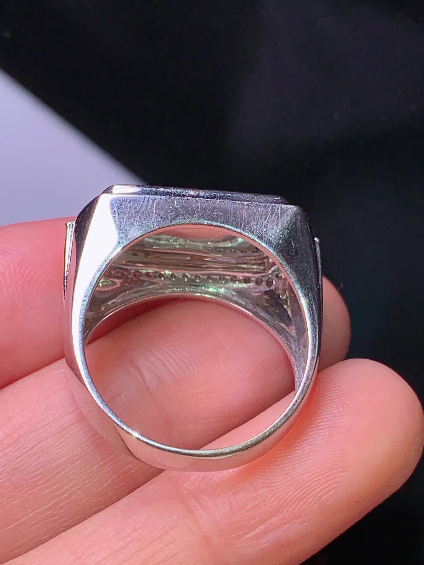 18金钻镶嵌黄翡马鞍戒指 玉质细腻 色泽清新艳丽 圈口20 整体尺寸10*17.5*2