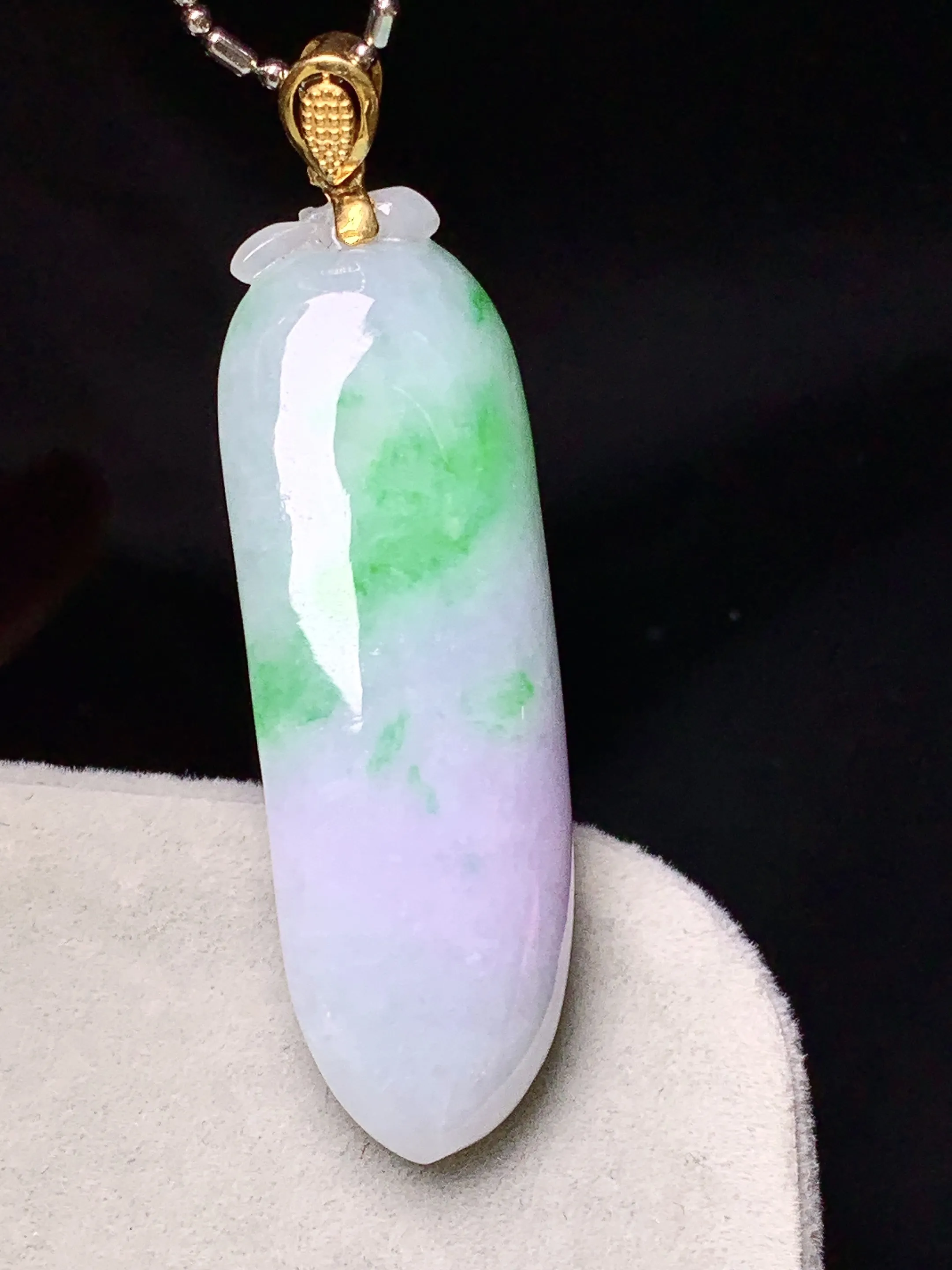 18金镶嵌飘绿福瓜吊坠 玉质细腻 色泽清新艳丽 整体尺寸45.3*13.8*8.5