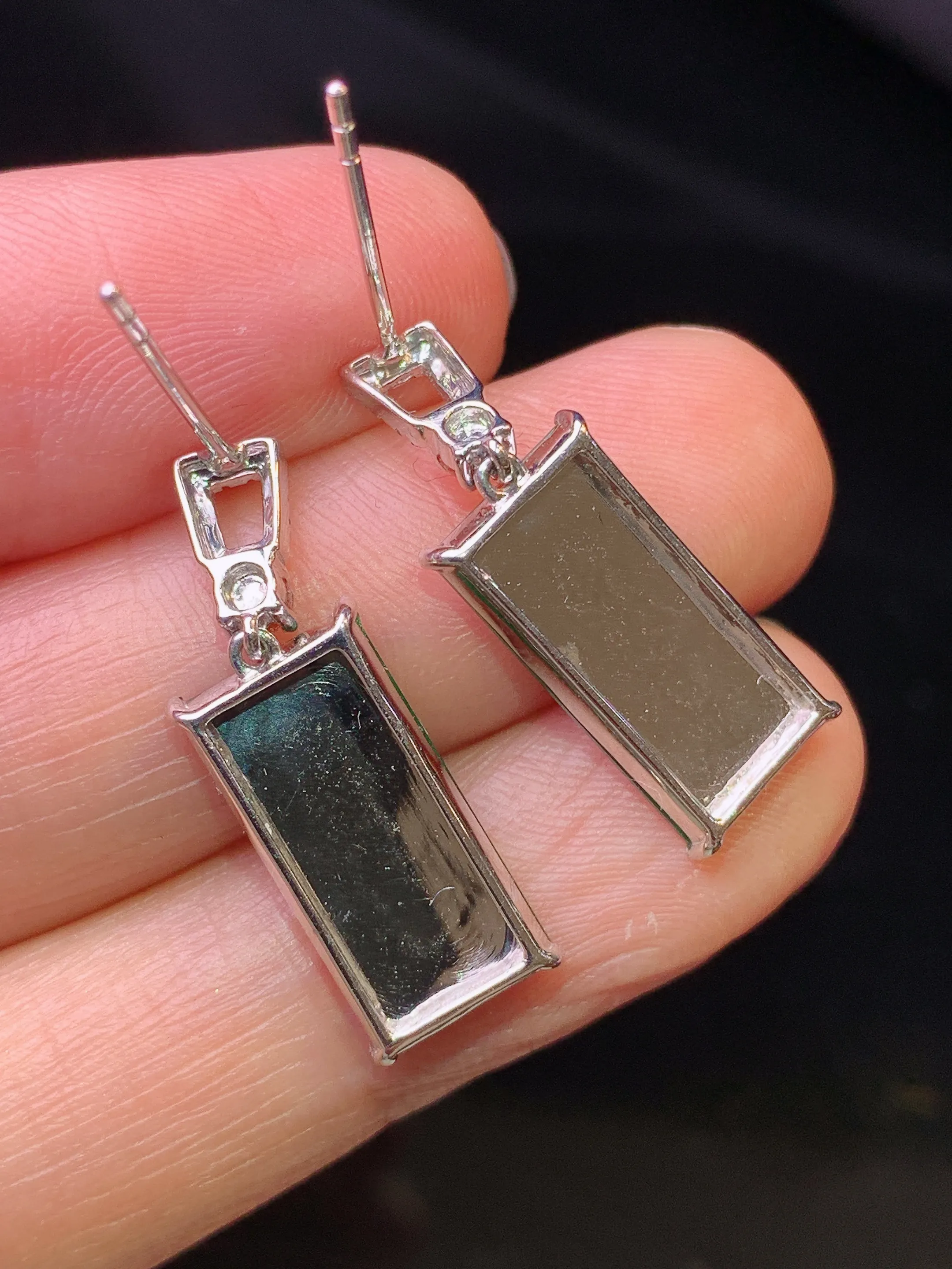 18金钻镶嵌满绿无事牌耳坠 玉质细腻 色泽清新艳丽 整体尺寸24.5*7.6*2