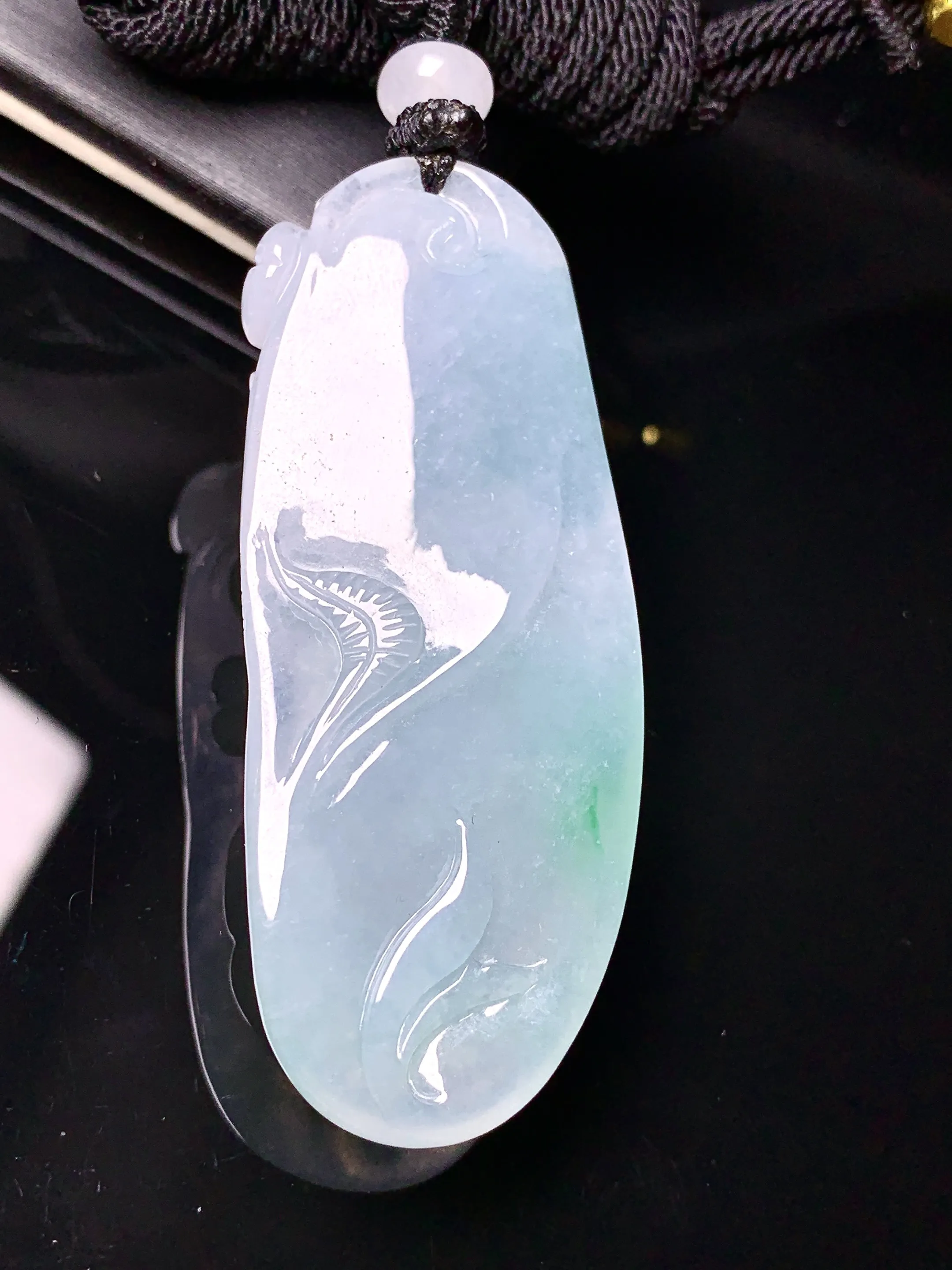 飘绿花开富贵吊坠 玉质细腻 色泽清新艳丽 整体尺寸54.5*23.8*12.3